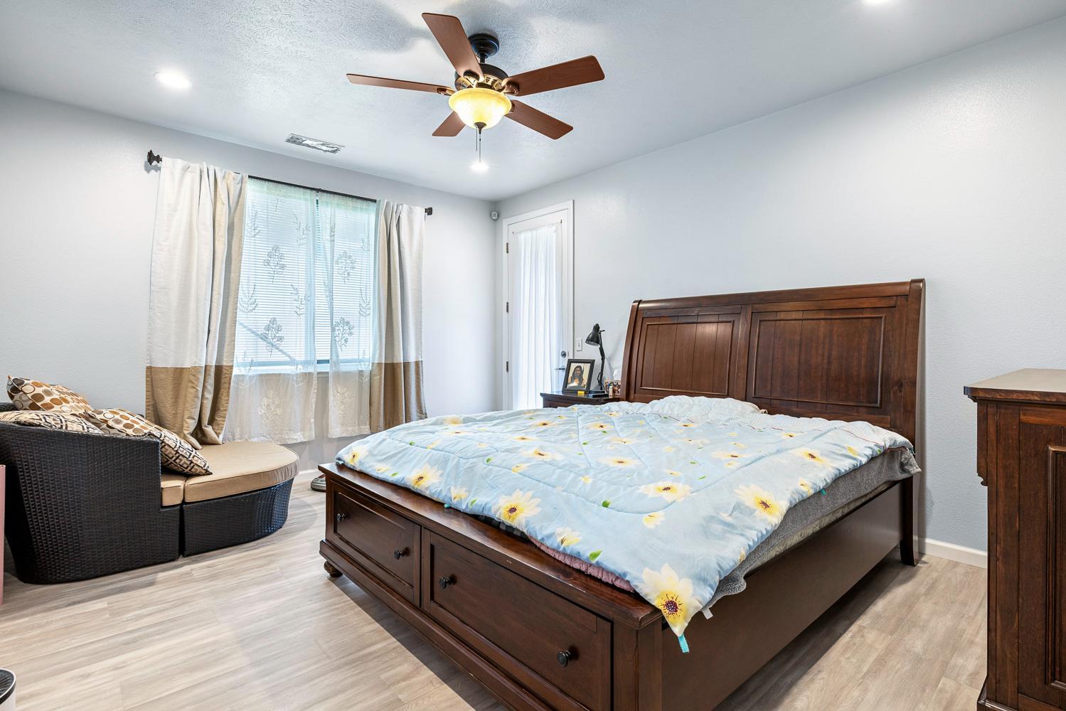 Fresno, California, 93727, United States, 4 Bedrooms Bedrooms, ,2 BathroomsBathrooms,Residential,For Sale,2008580