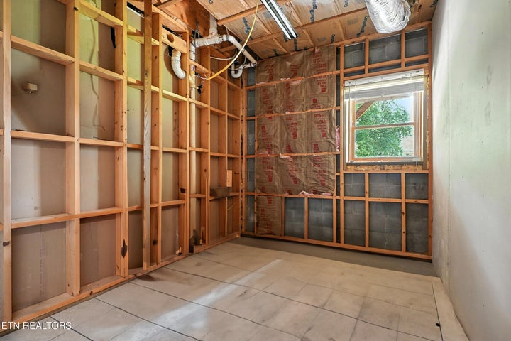 Jonesville, Virginia, 24263, United States, 6 Bedrooms Bedrooms, ,2 BathroomsBathrooms,Residential,For Sale,1979126