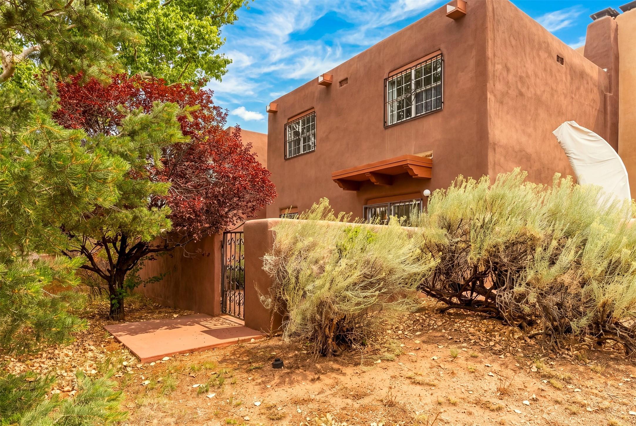 Faldas DE LA Sierra , Santa Fe, NM 87501 #1