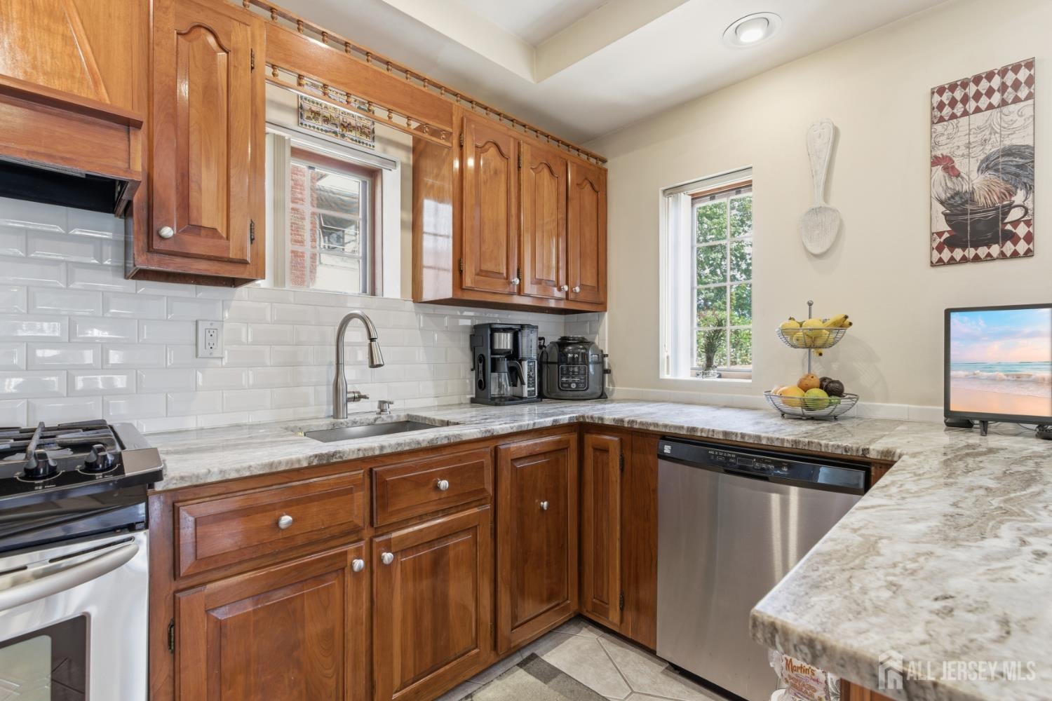 South Amboy, New Jersey, 08879, United States, 3 Bedrooms Bedrooms, ,3 BathroomsBathrooms,Residential,For Sale,2049117