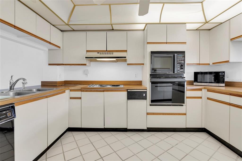 St Pete Beach, Florida, 33706, United States, 2 Bedrooms Bedrooms, ,2 BathroomsBathrooms,Residential,For Sale,1889983