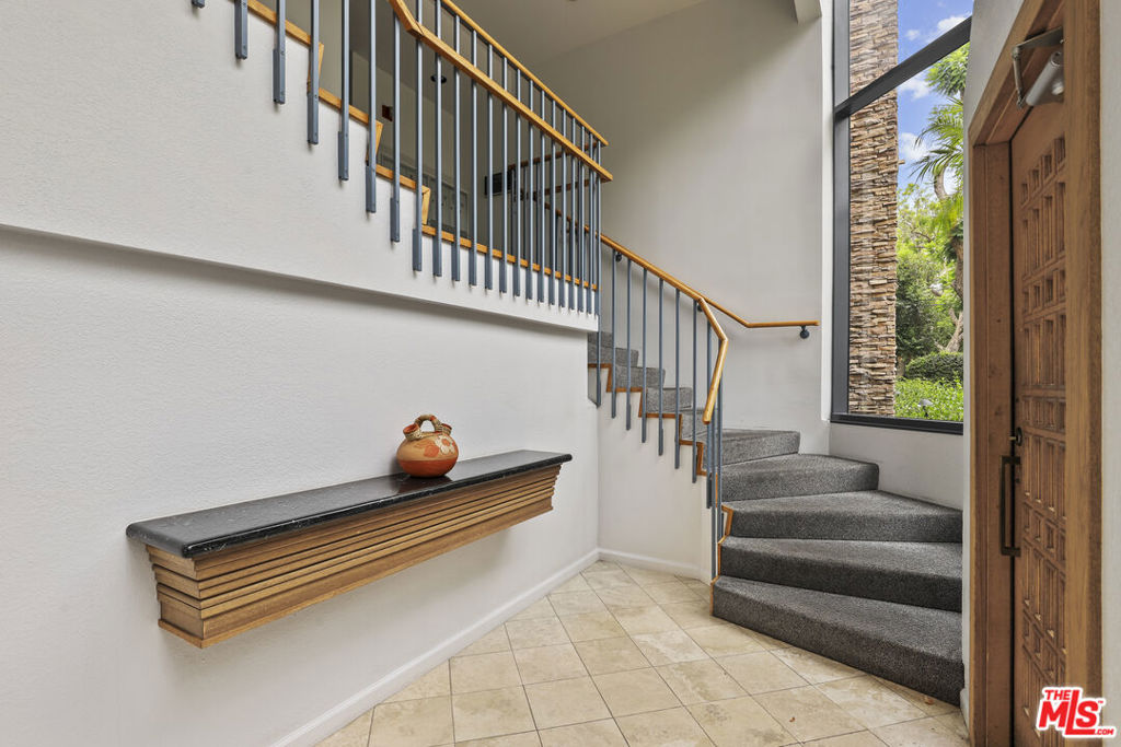 Sherman Oaks, California, 91423, United States, 2 Bedrooms Bedrooms, ,1 BathroomBathrooms,Residential,For Sale,1976281