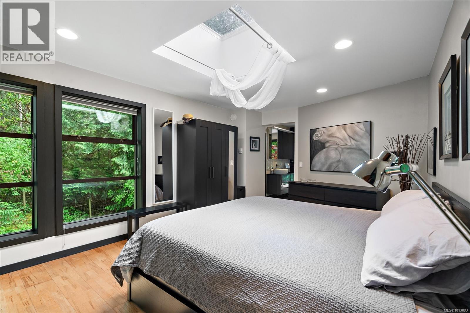 NORTH SAANICH, British Columbia, V8L 5K1, CA, 3 Bedrooms Bedrooms, ,3 BathroomsBathrooms,Residential,For Sale,1951213