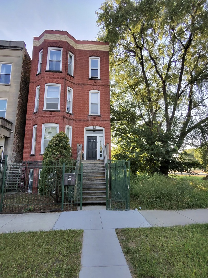 Chicago, Illinois, 60637, United States, 10 Bedrooms Bedrooms, ,Residential,For Sale,1947843