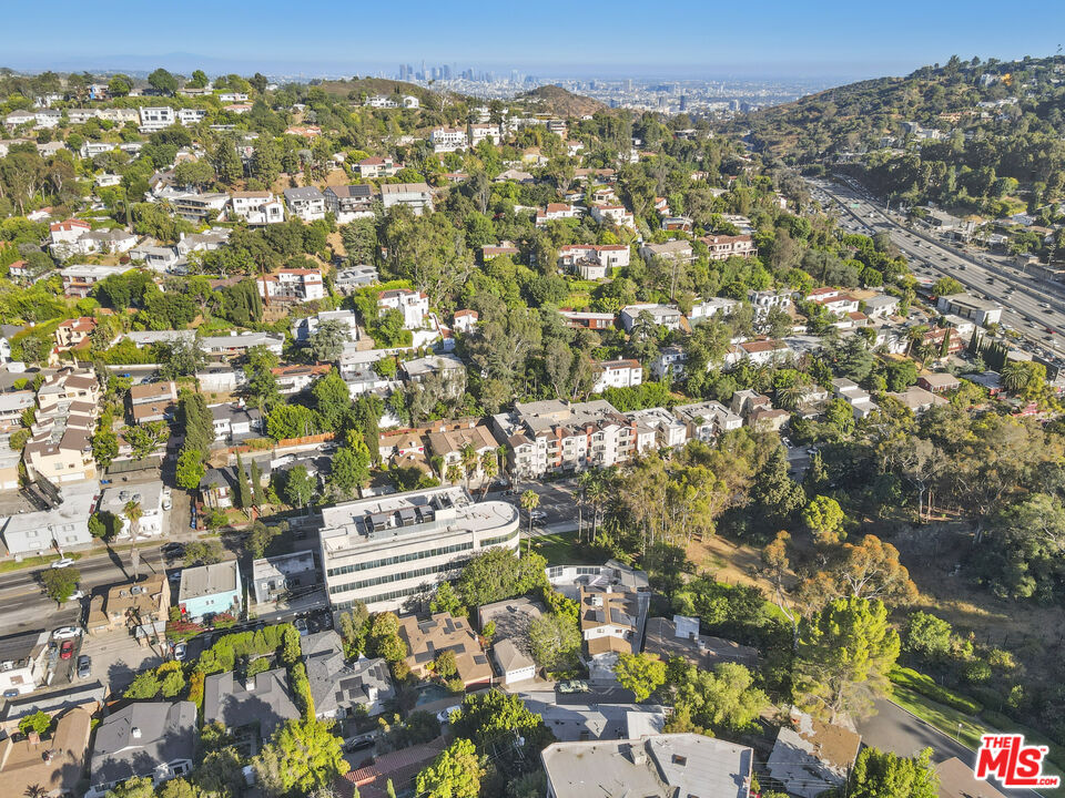 Los Angeles, California, 90068, United States, 5 Bedrooms Bedrooms, ,4 BathroomsBathrooms,Residential,For Sale,1892047