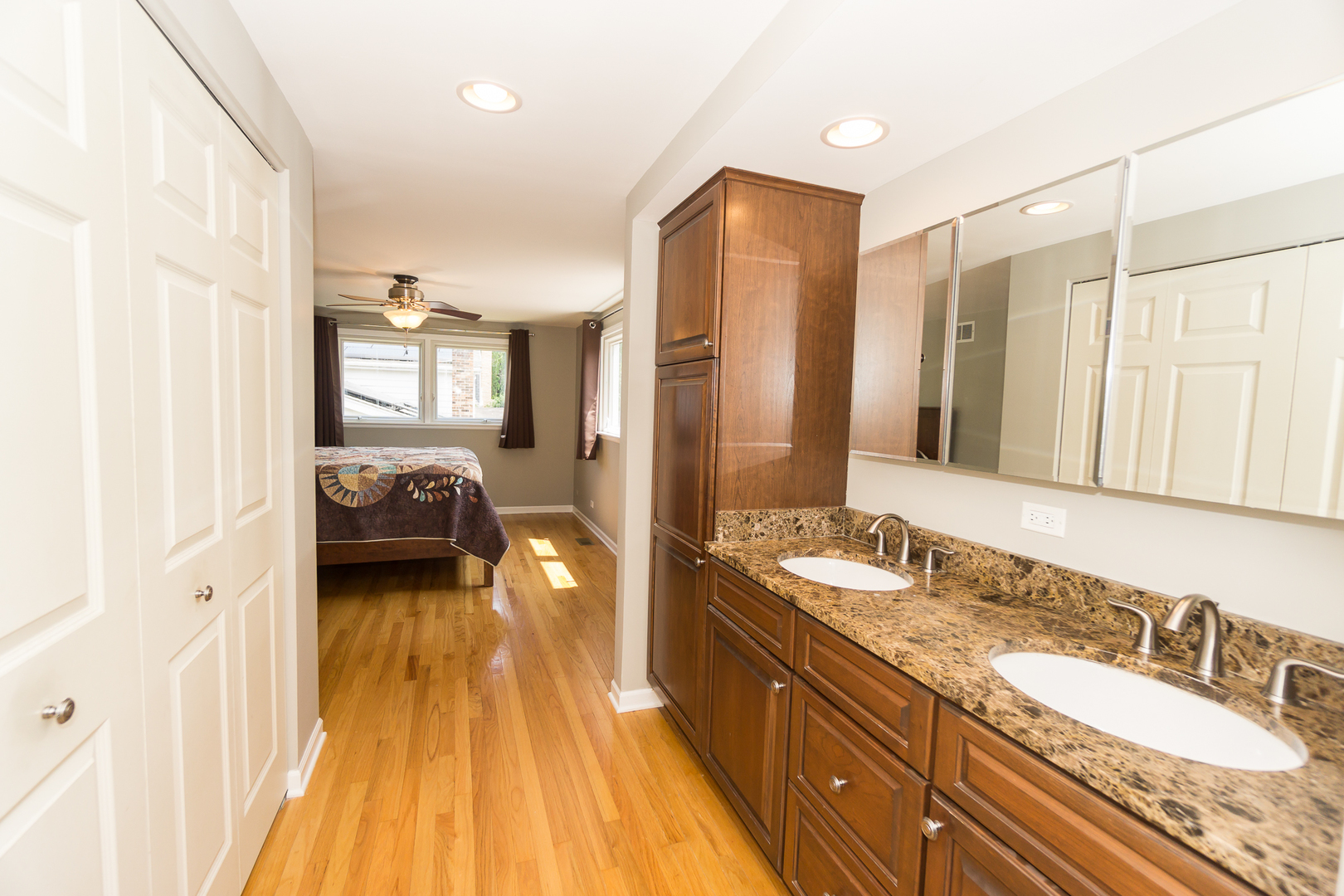 Arlington Heights, Illinois, 60005, United States, 5 Bedrooms Bedrooms, ,3 BathroomsBathrooms,Residential,For Sale,1921058
