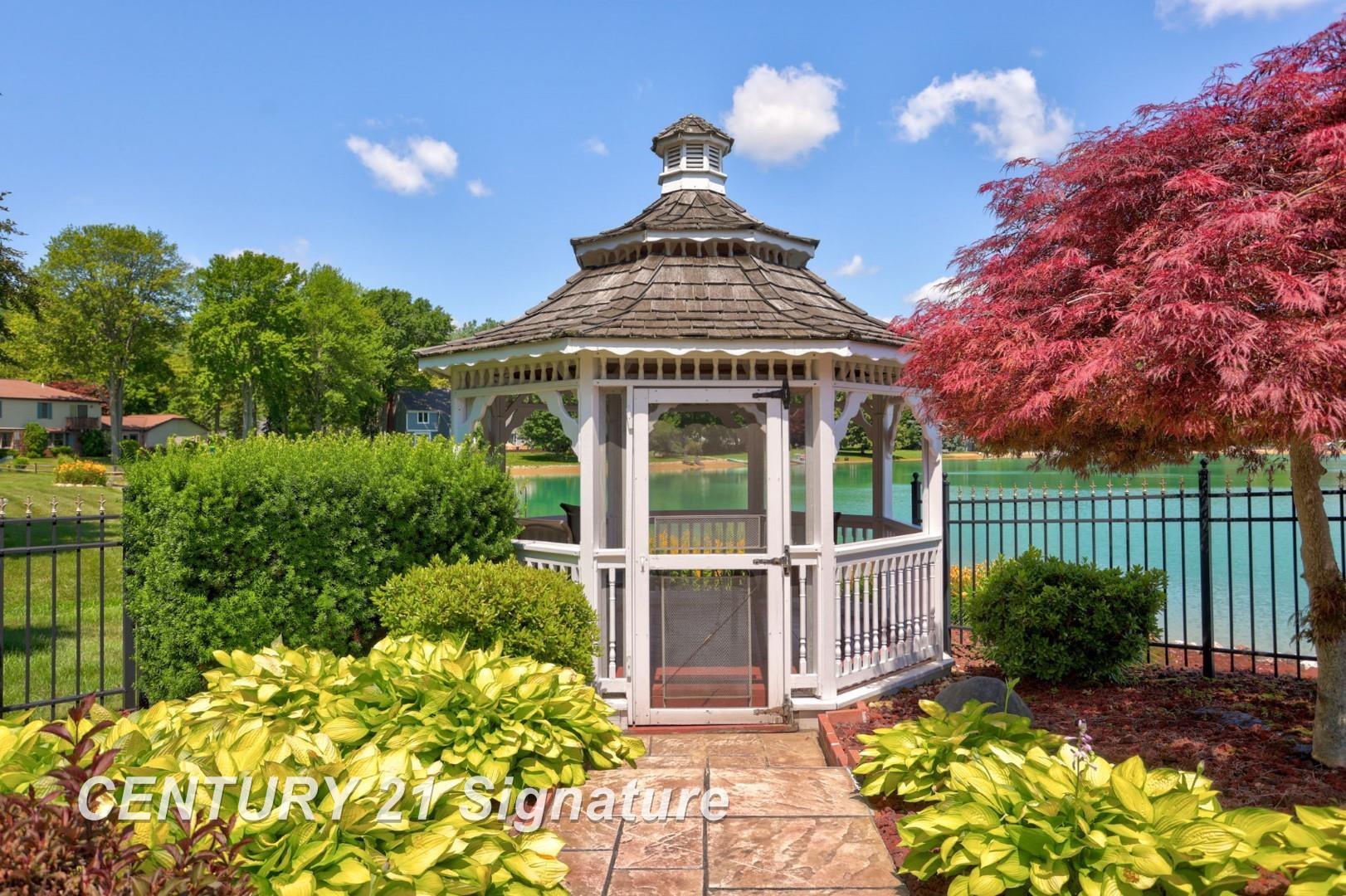 Saginaw, Michigan, 48609, United States, 4 Bedrooms Bedrooms, ,7 BathroomsBathrooms,Residential,For Sale,1980528