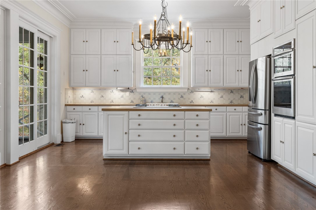 Harrison, Arkansas, 72601, United States, 4 Bedrooms Bedrooms, ,5 BathroomsBathrooms,Residential,For Sale,1989365