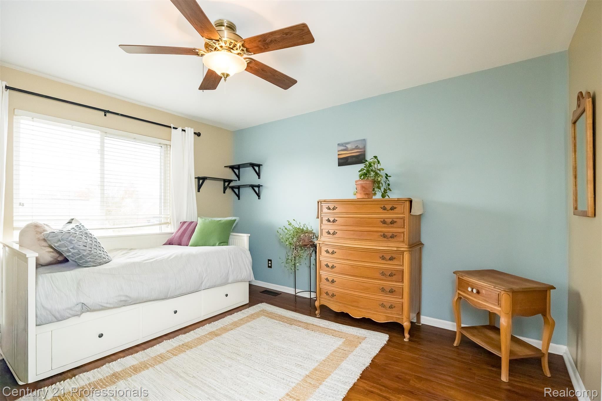 Macomb, Michigan, 48044, United States, 4 Bedrooms Bedrooms, ,3 BathroomsBathrooms,Residential,For Sale,1997727