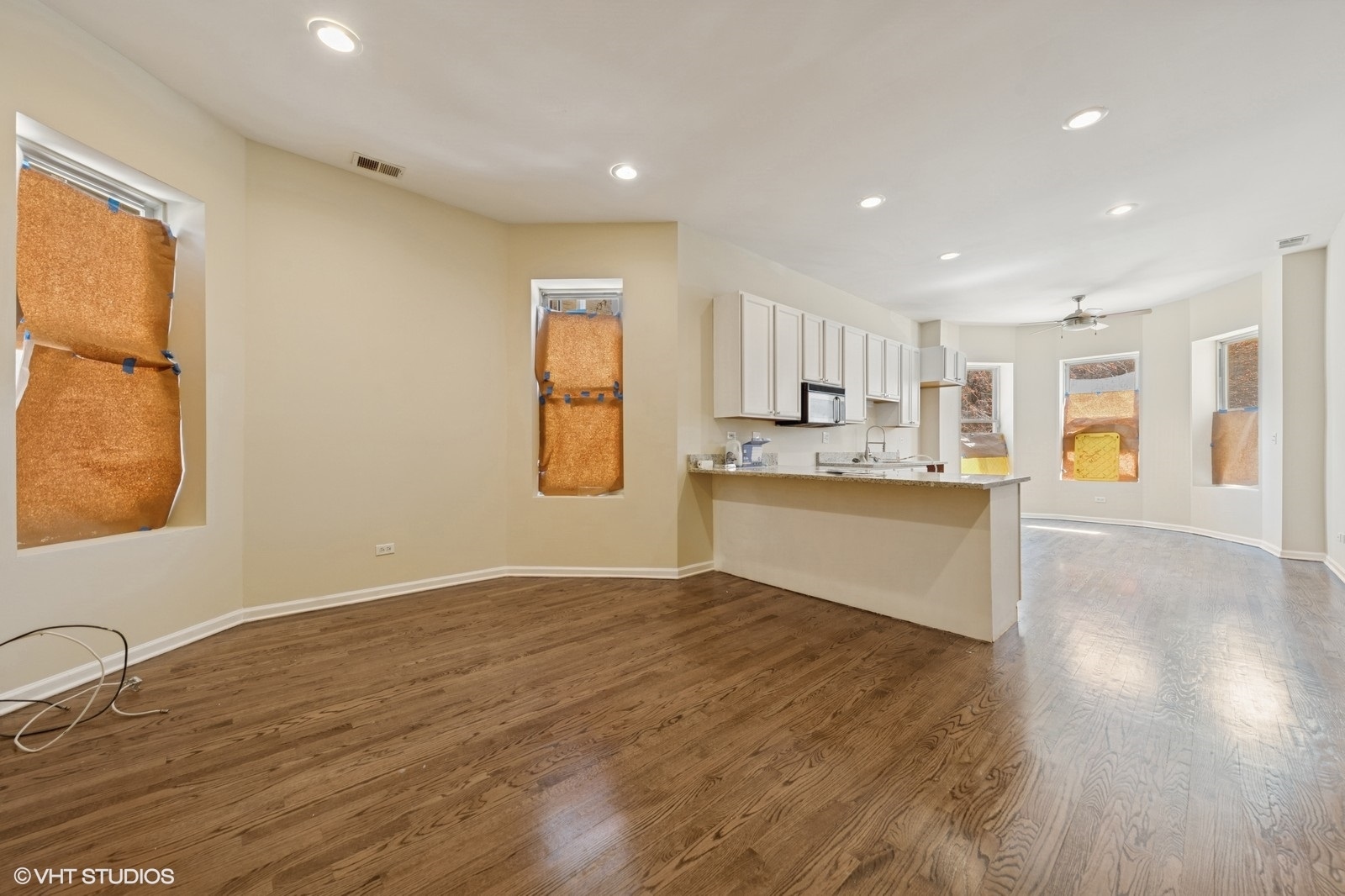 Chicago, Illinois, 60637, United States, 4 Bedrooms Bedrooms, ,3 BathroomsBathrooms,Residential,For Sale,1777528