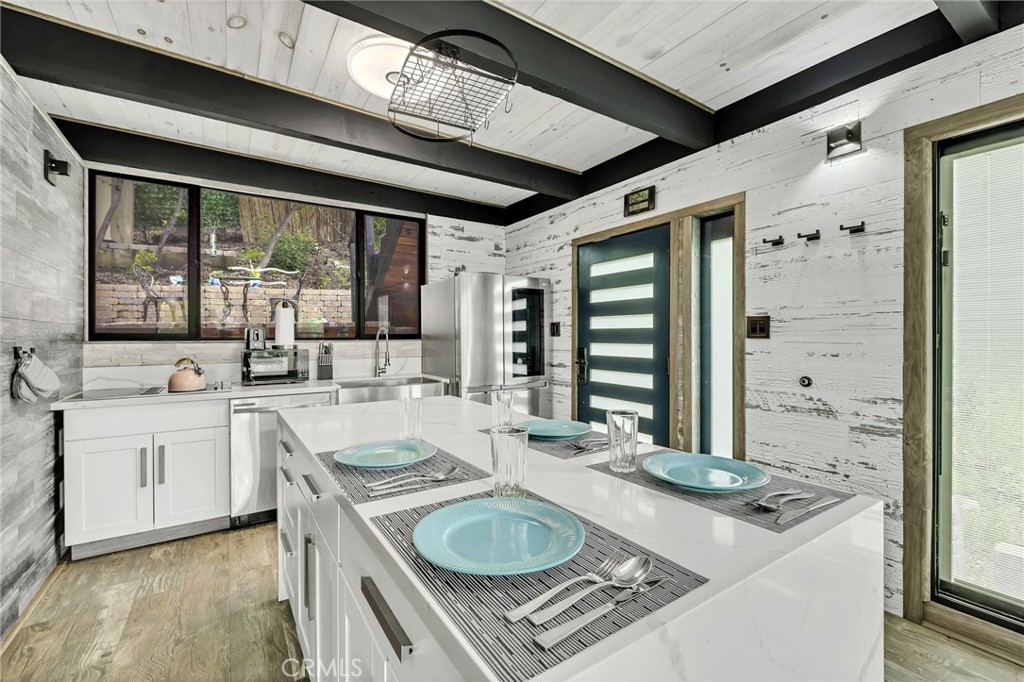 Woodland Hills, California, 91364, United States, 4 Bedrooms Bedrooms, ,2 BathroomsBathrooms,Residential,For Sale,1975100