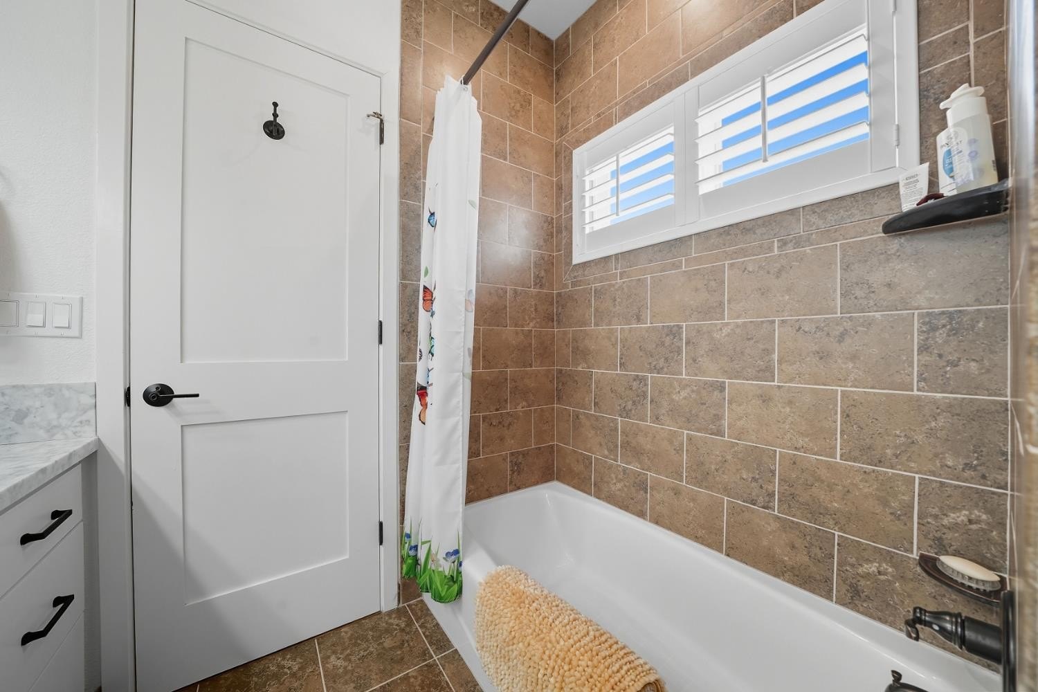 Mountain Ranch, California, 95246, United States, 4 Bedrooms Bedrooms, ,3 BathroomsBathrooms,Residential,For Sale,1976559