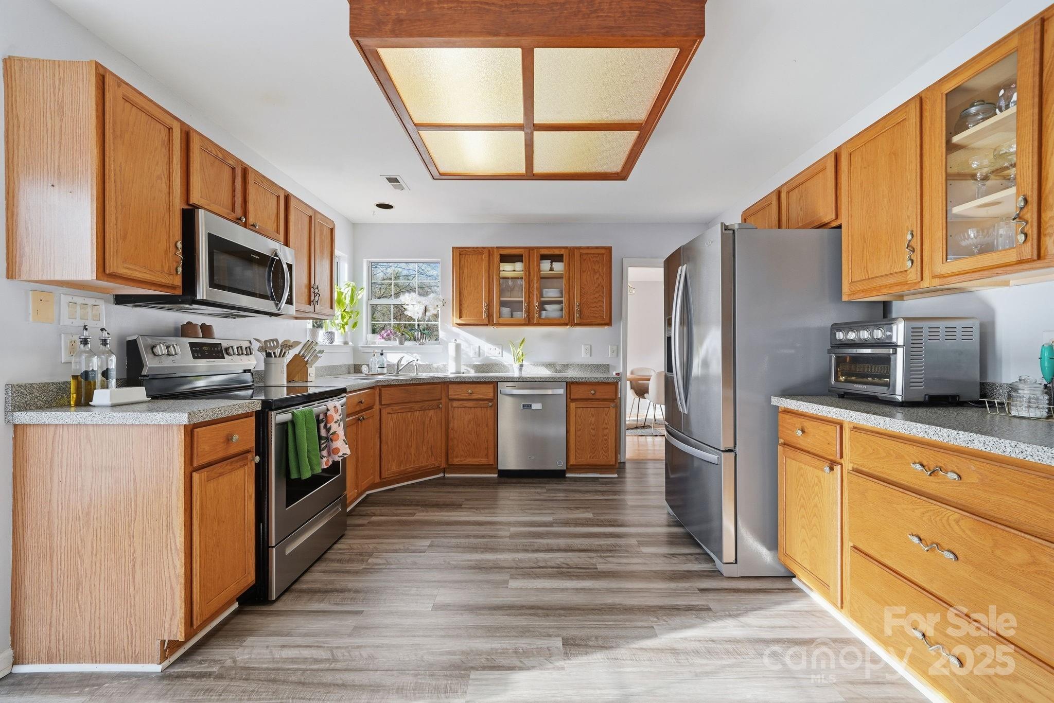 Charlotte, North Carolina, 28210, United States, 4 Bedrooms Bedrooms, ,3 BathroomsBathrooms,Residential,For Sale,2002030