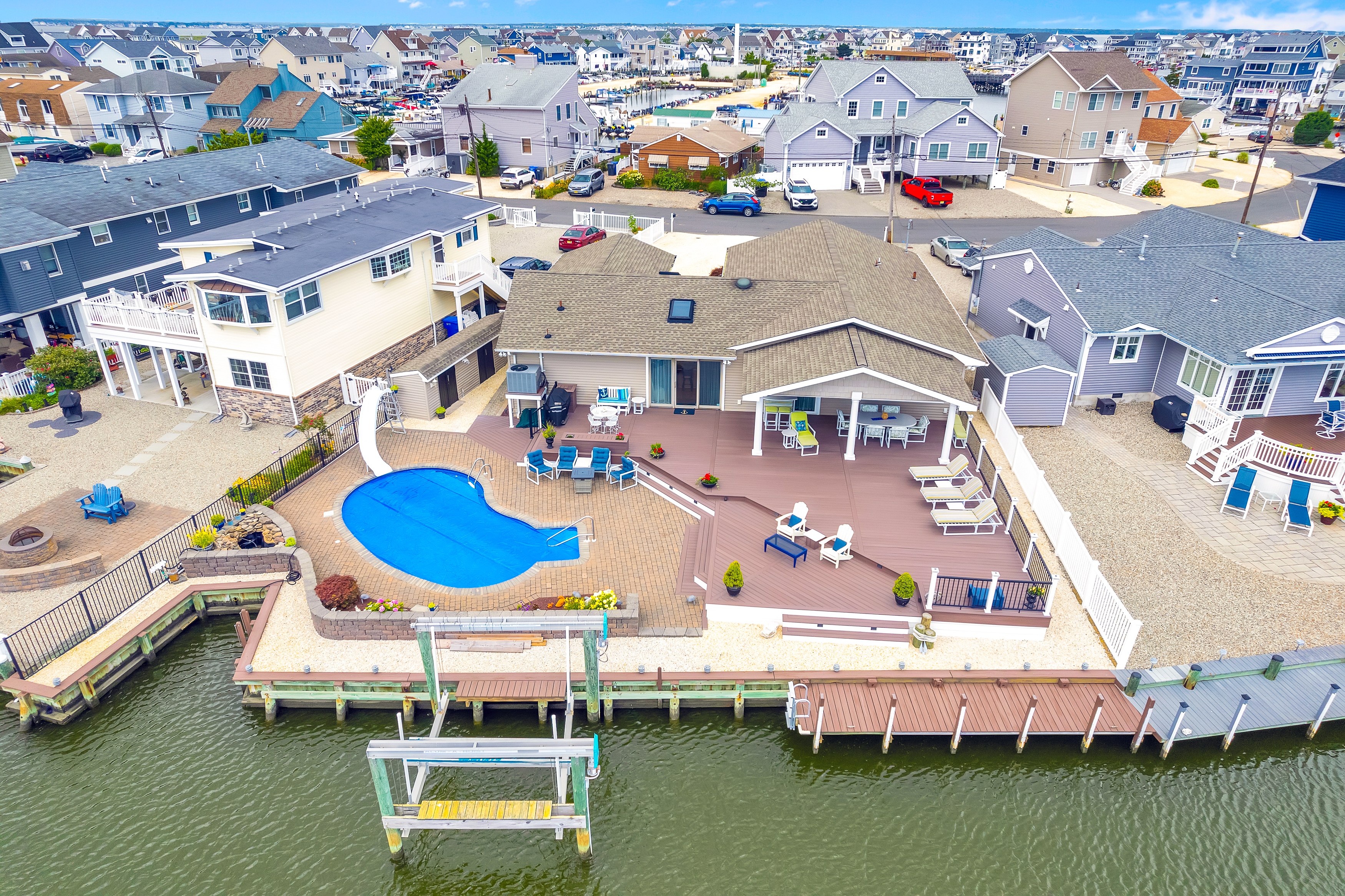  Spacious Waterfront Ranch With In-Ground Pool - 物件實景