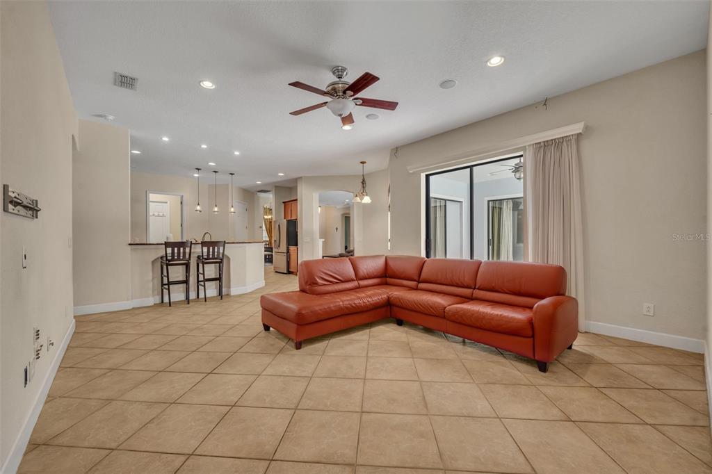 Orlando, Florida, 32832, United States, 4 Bedrooms Bedrooms, ,4 BathroomsBathrooms,Residential,For Sale,1901368