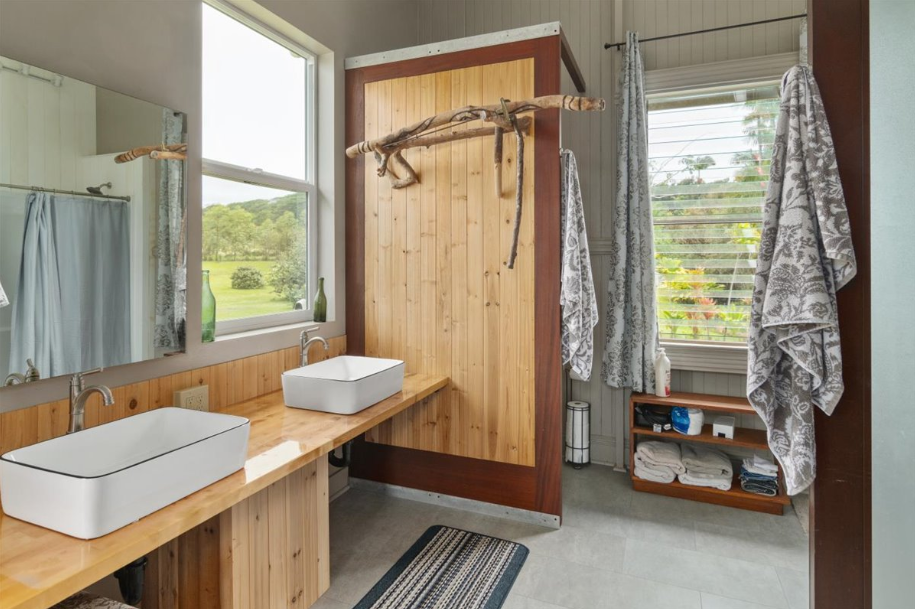 Hakalau, Hawaii, 96710, United States, 4 Bedrooms Bedrooms, ,3 BathroomsBathrooms,Residential,For Sale,1974995