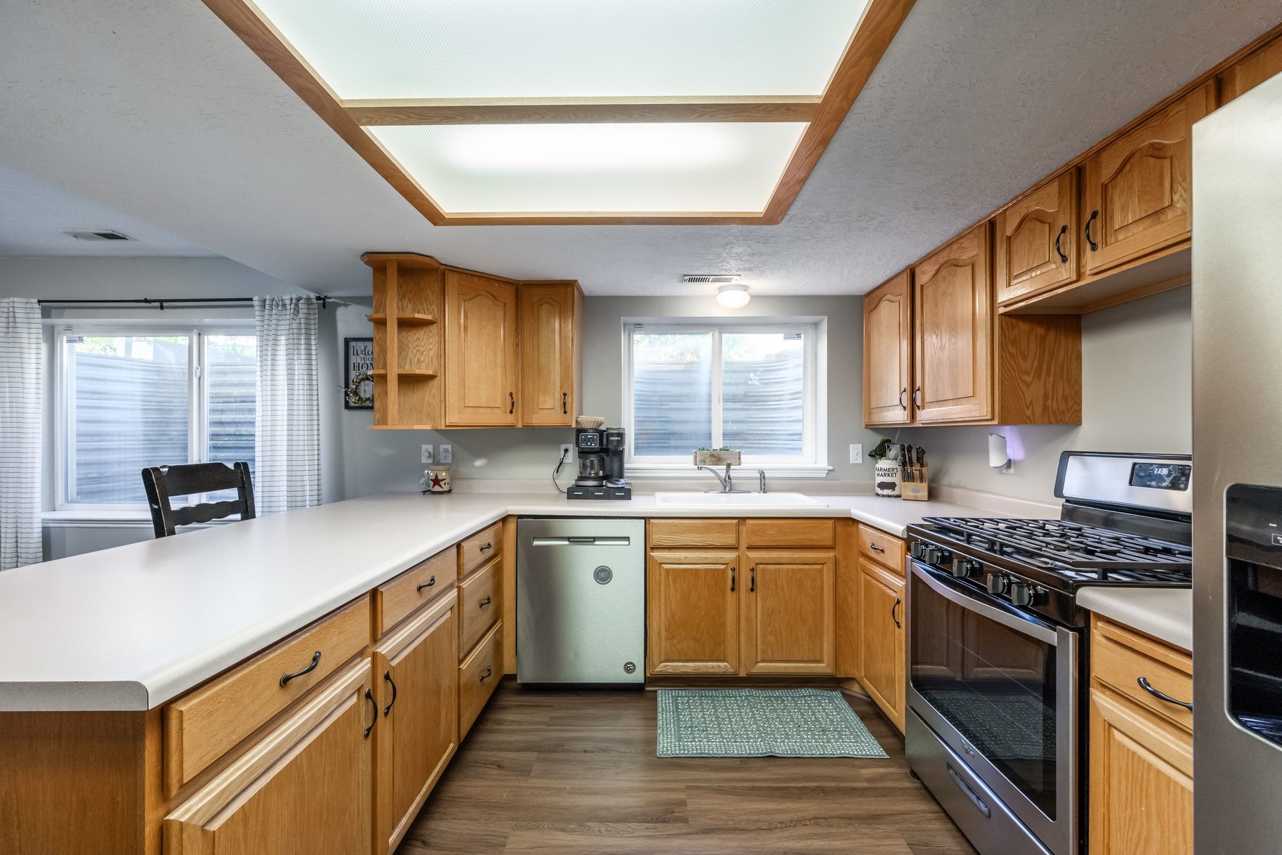  Multigenerational Living in South Jordan: 5 Beds, 2 Kitchens, 0.33-Acre Lot - 物件實景