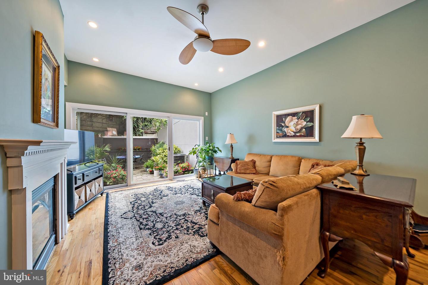 Philadelphia, Pennsylvania, 19130, United States, 3 Bedrooms Bedrooms, ,5 BathroomsBathrooms,Residential,For Sale,1908889