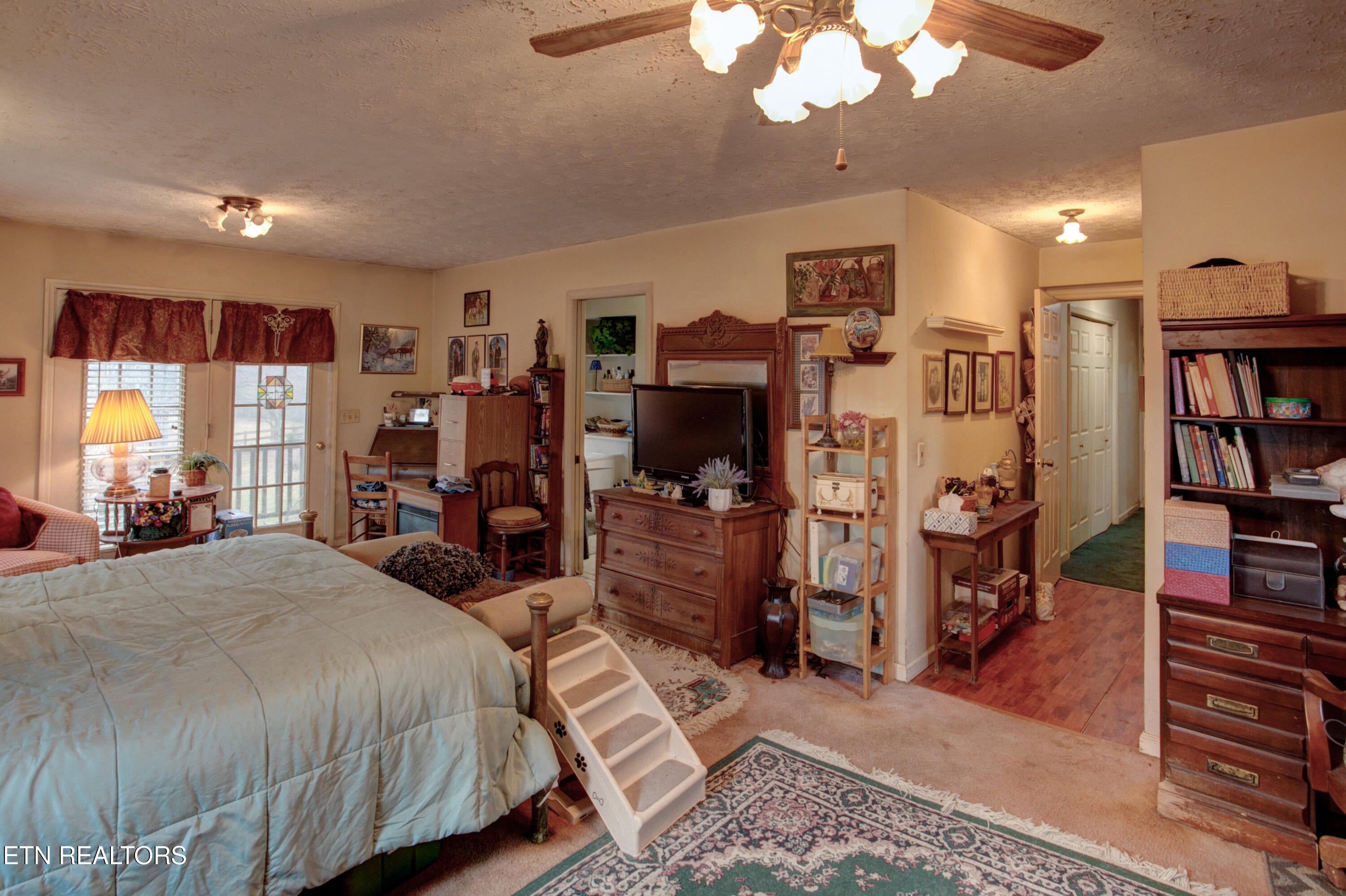 Maryville, Tennessee, 37801, United States, 3 Bedrooms Bedrooms, ,4 BathroomsBathrooms,Residential,For Sale,1994360