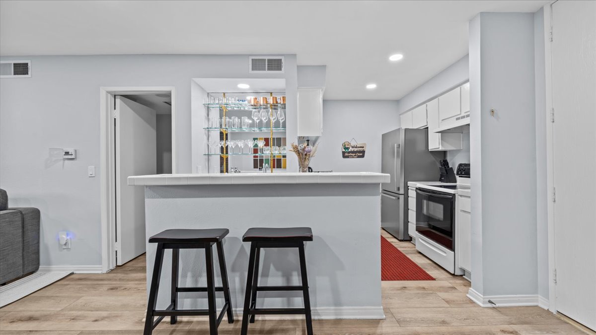 Culver City, California, 90230, United States, 1 Bedroom Bedrooms, ,1 BathroomBathrooms,Residential,For Sale,1981473