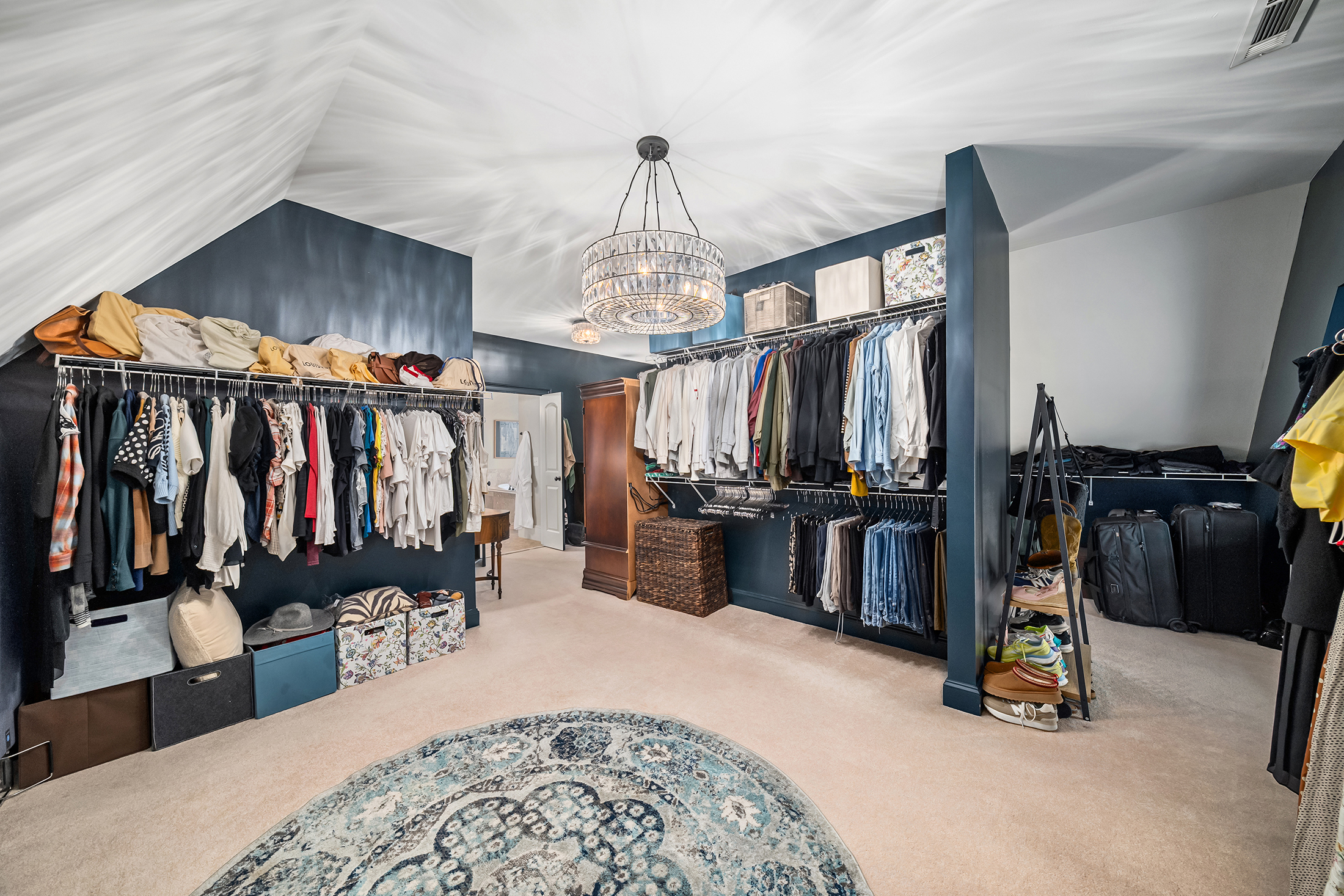  Meticulous Brick Estate Blends Timeless Architecture with Elevated Design - 物件實景