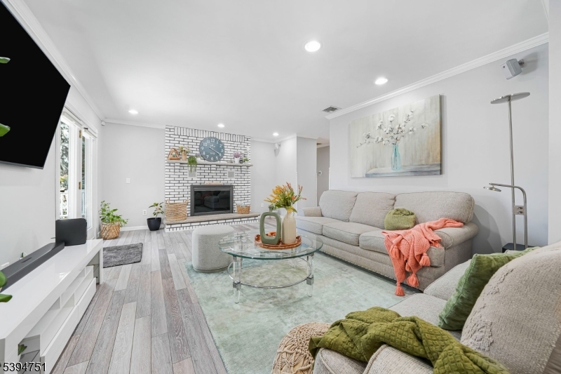 Jefferson Twp., New Jersey, 07849, United States, 3 Bedrooms Bedrooms, ,2 BathroomsBathrooms,Residential,For Sale,1993469