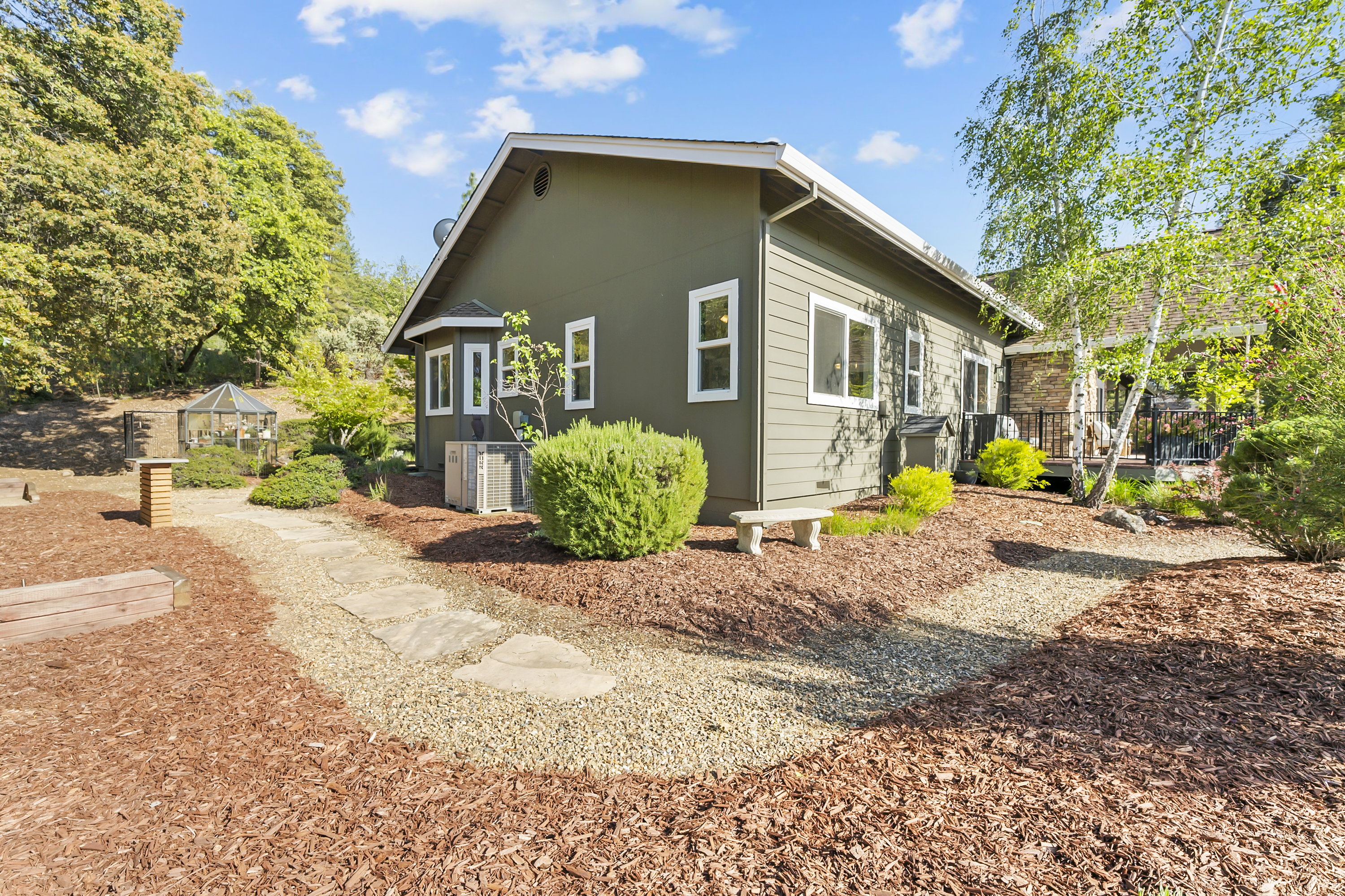  Thoughtfully Designed Living with Income Potential - 物件實景