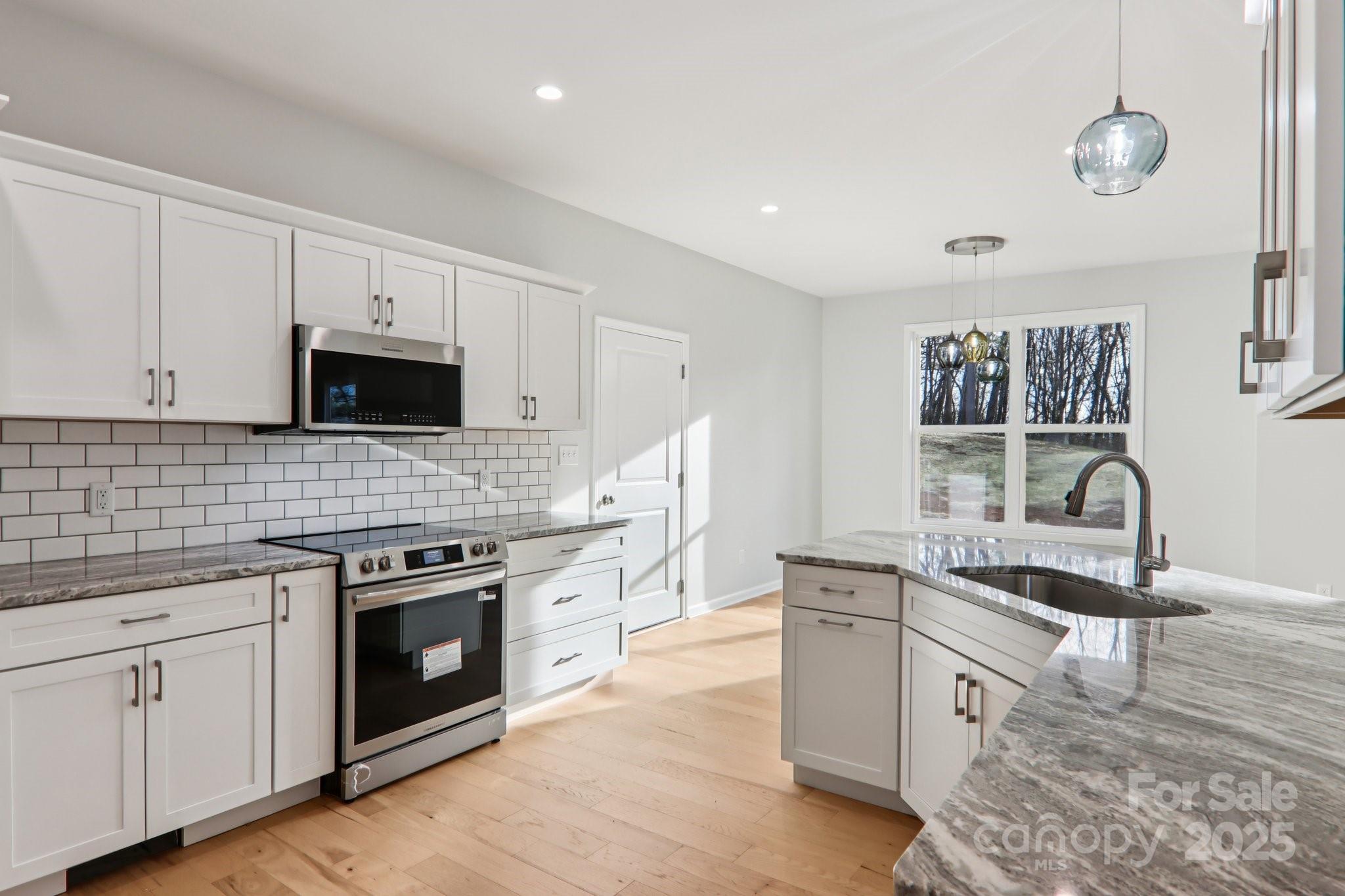 Candler, North Carolina, 28715, United States, 3 Bedrooms Bedrooms, ,3 BathroomsBathrooms,Residential,For Sale,2002526