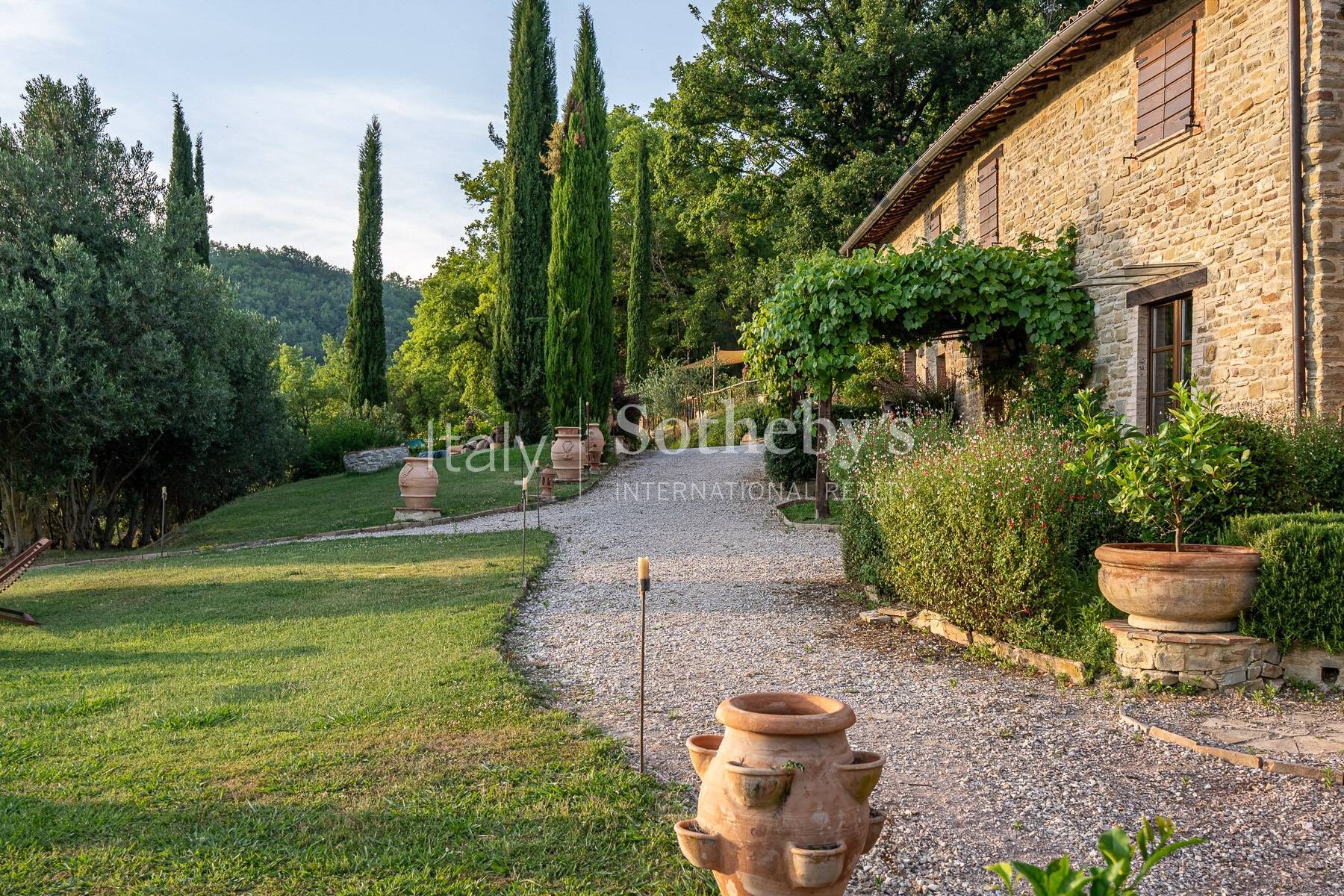  Stunning lake view historic renovated farmhouse with pool - 物件實景