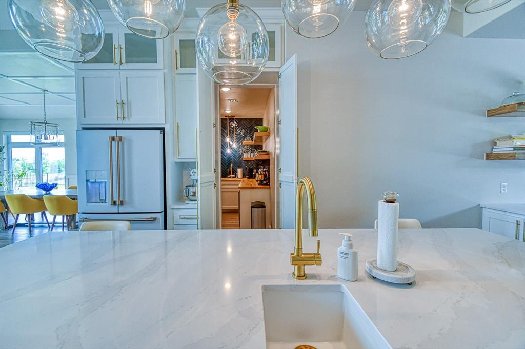 Amber, Oklahoma, 73004, United States, 6 Bedrooms Bedrooms, ,4 BathroomsBathrooms,Residential,For Sale,1984407