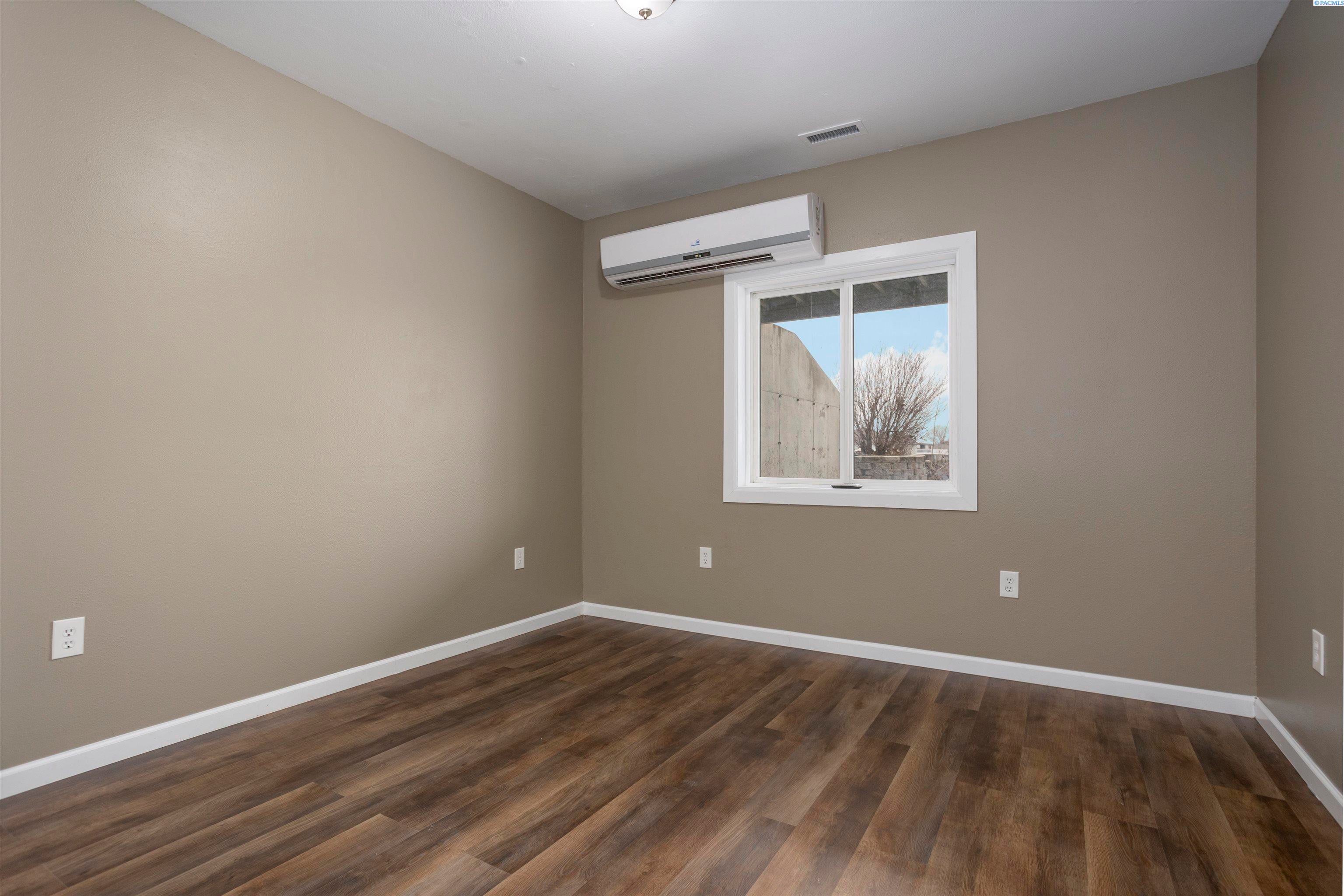 West Richland, Washington, 99353, United States, 5 Bedrooms Bedrooms, ,3 BathroomsBathrooms,Residential,For Sale,1923424