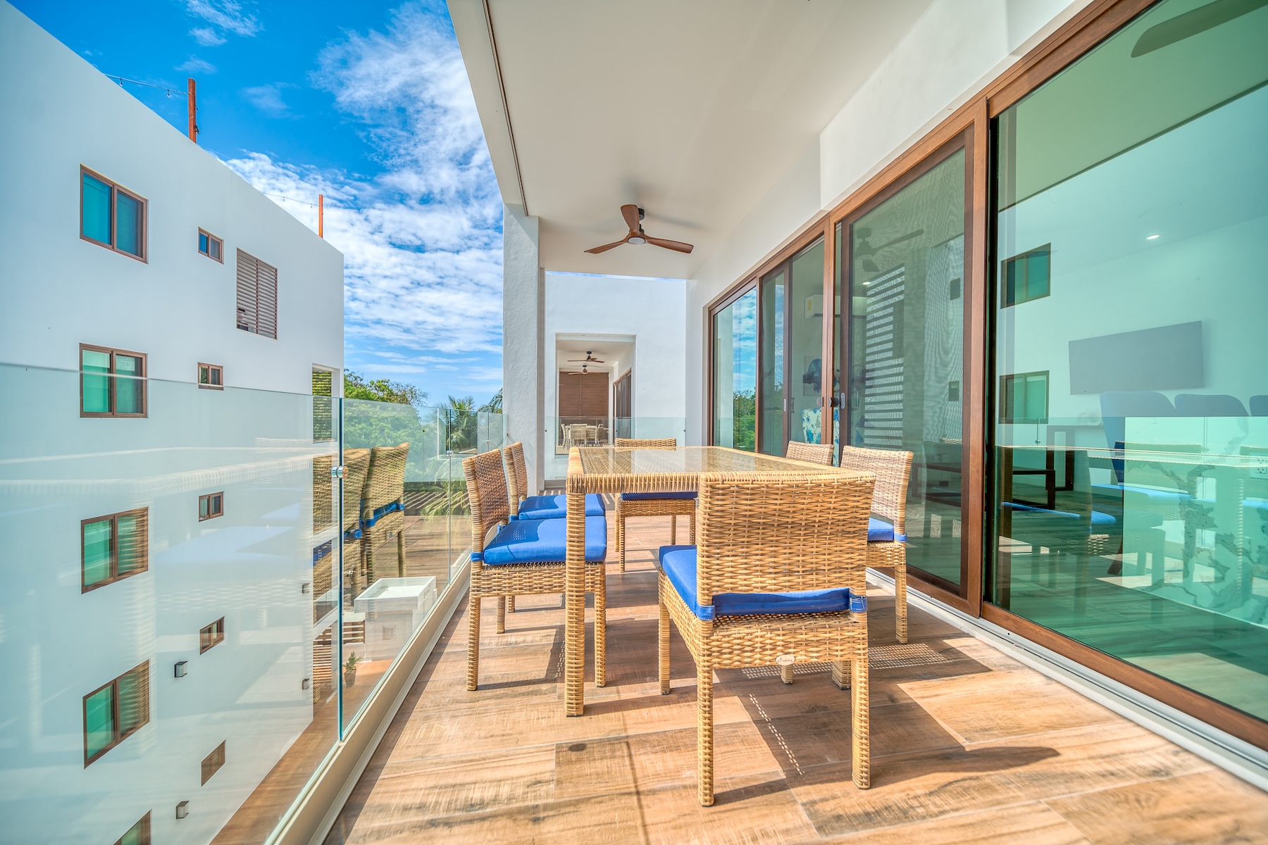  Top Floor Condo at Acqua di Mare, West Bay - 物件實景