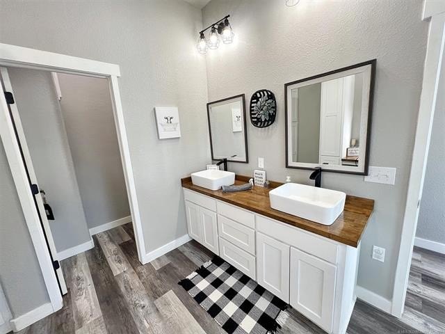 Tahlequah, Oklahoma, 74464, United States, 6 Bedrooms Bedrooms, ,4 BathroomsBathrooms,Residential,For Sale,1982576