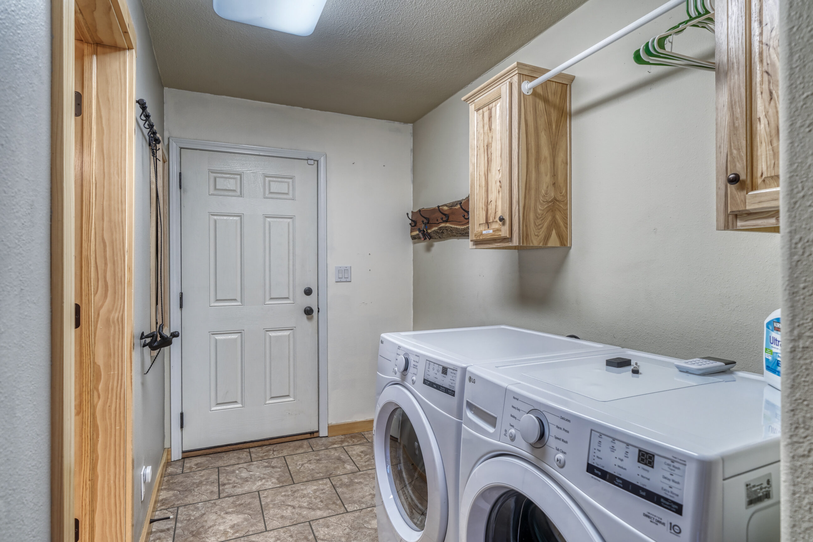 Woodland Park, Colorado, 80863, United States, 3 Bedrooms Bedrooms, ,2 BathroomsBathrooms,Residential,For Sale,1891274