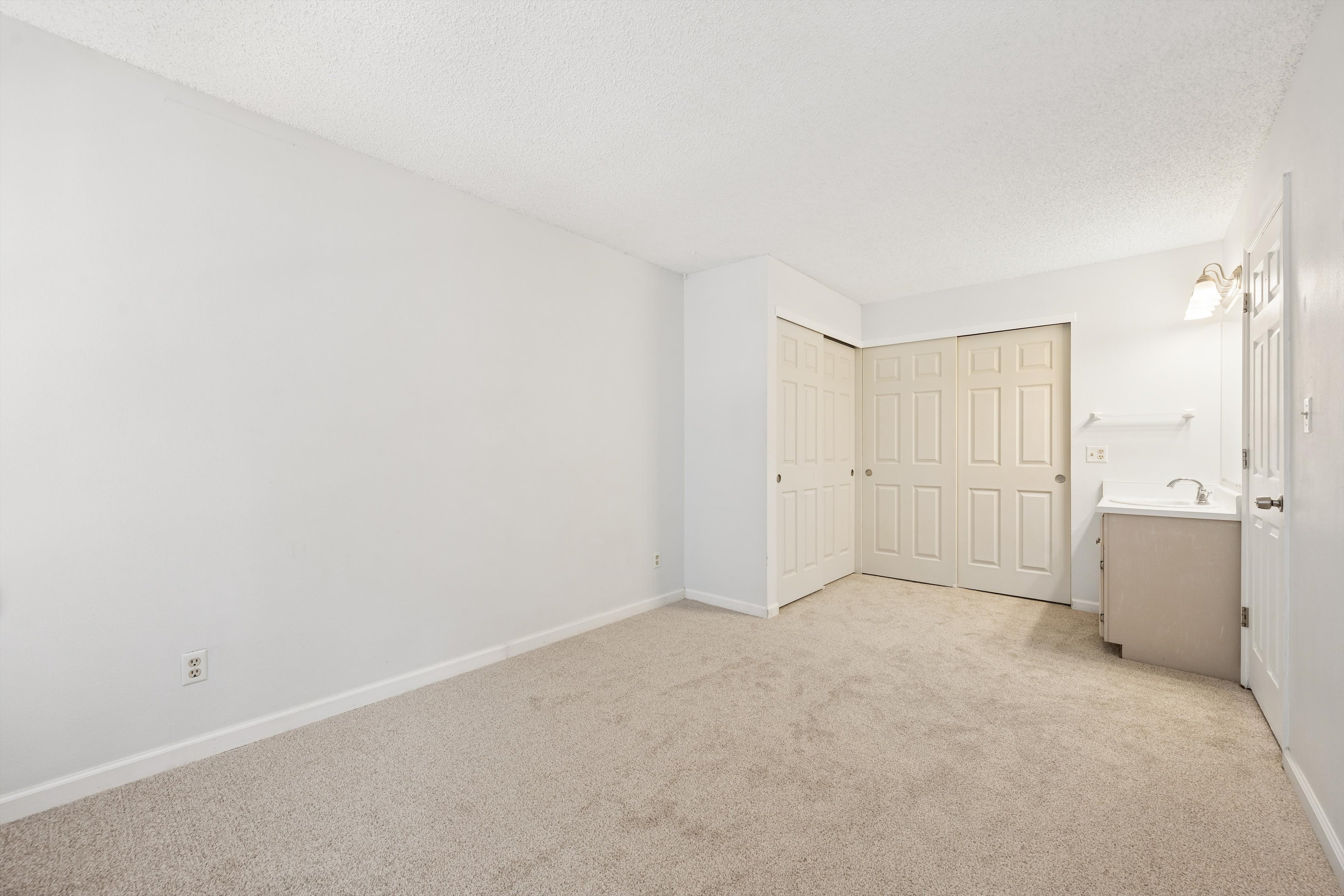  Cedar Bridge Townhome - 物件實景
