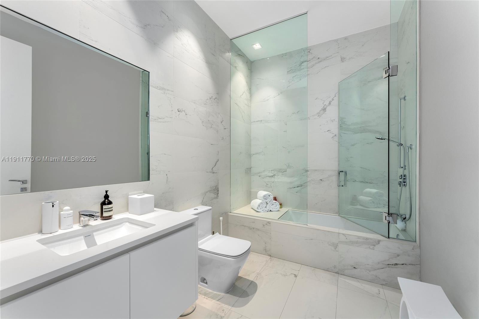 Miami, Florida, 33132, United States, 6 Bedrooms Bedrooms, ,7 BathroomsBathrooms,Residential,For Sale,1991375