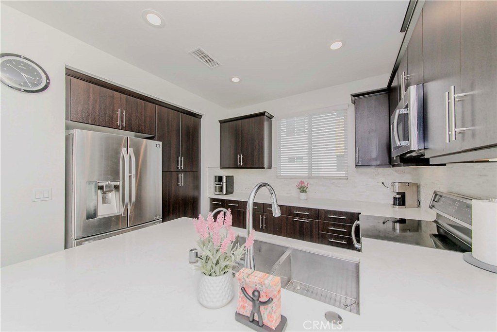 Buena Park, California, 90621, United States, 3 Bedrooms Bedrooms, ,2 BathroomsBathrooms,Residential,For Sale,1919948