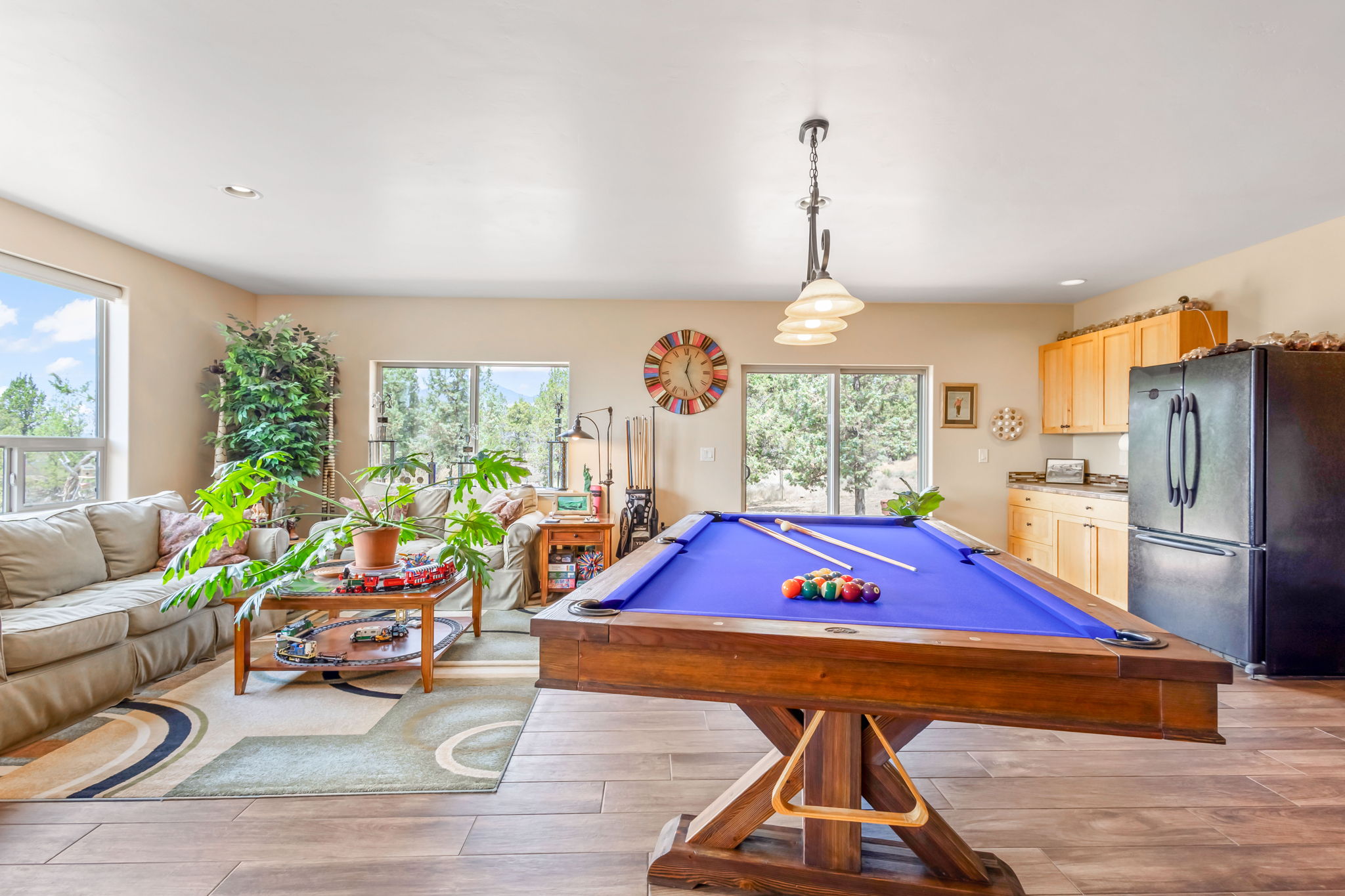 Prineville, Oregon, 97754, United States, 3 Bedrooms Bedrooms, ,4 BathroomsBathrooms,Residential,For Sale,1942116