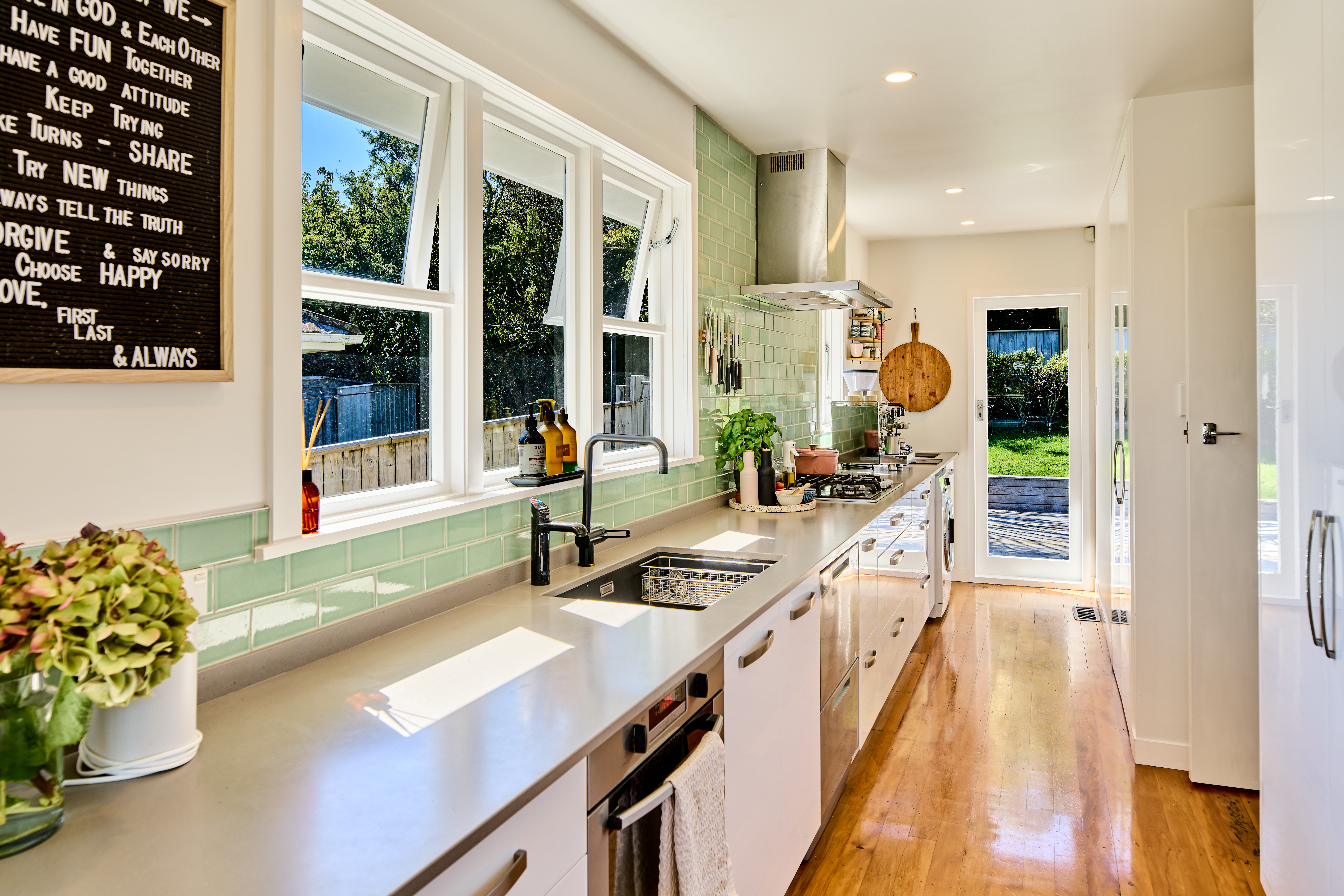  8 Beazley Avenue, Paparangi, Wellington, 6037 - 物件實景