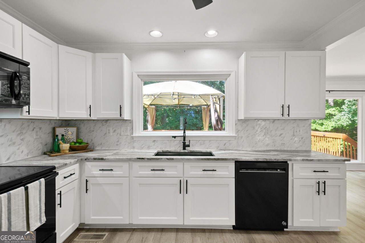Acworth, Georgia, 30101, United States, 5 Bedrooms Bedrooms, ,4 BathroomsBathrooms,Residential,For Sale,1859098