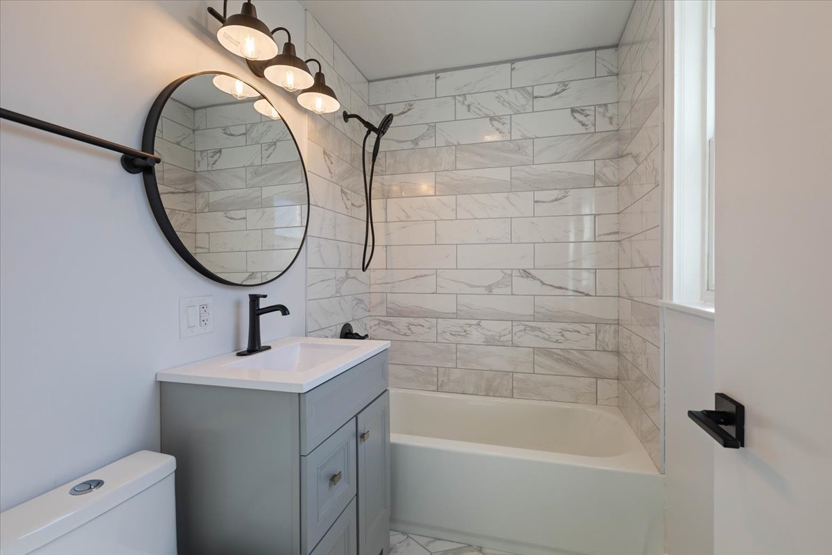 Lincolnwood, Illinois, 60712, United States, 3 Bedrooms Bedrooms, ,2 BathroomsBathrooms,Residential,For Sale,1900722