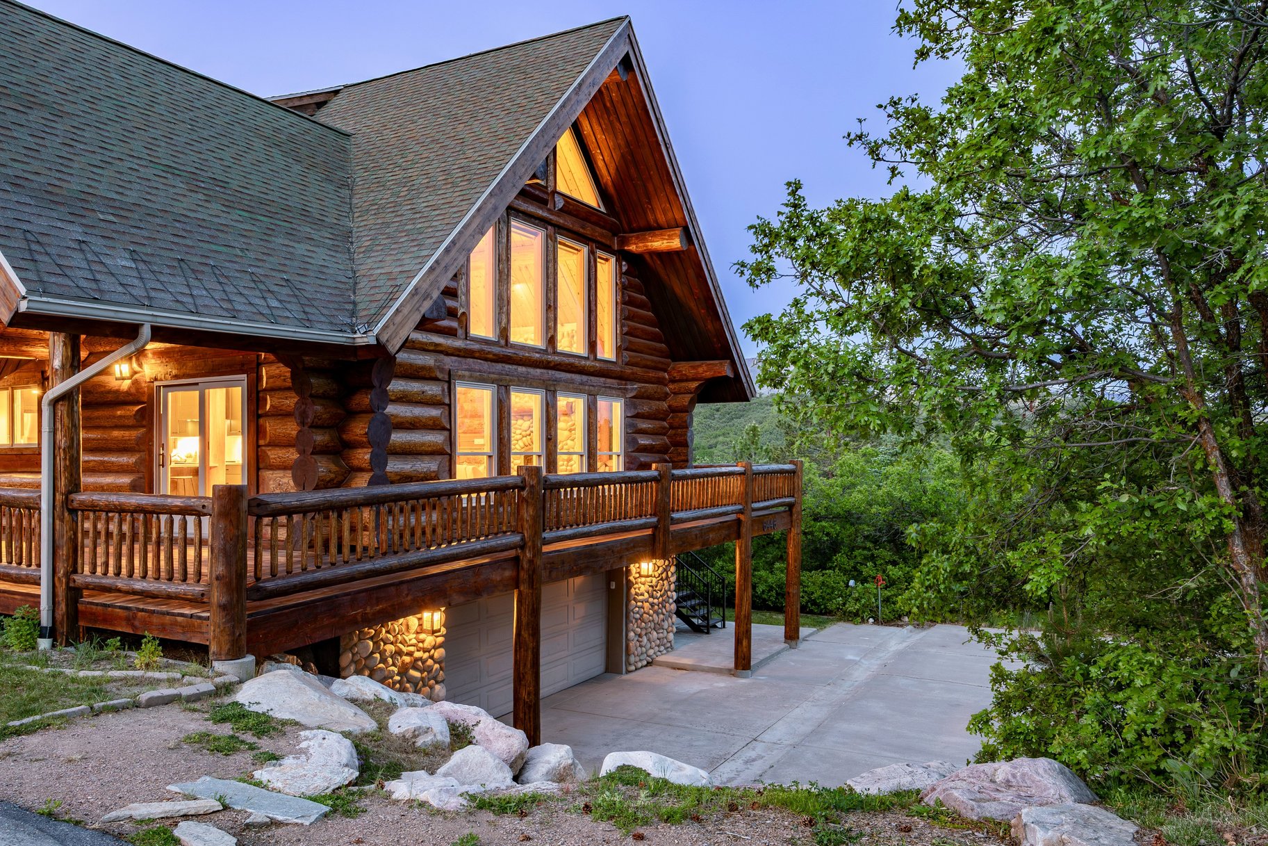  Refined Mountain Home on 1.27 Acres Near Snowbasin - 物件實景