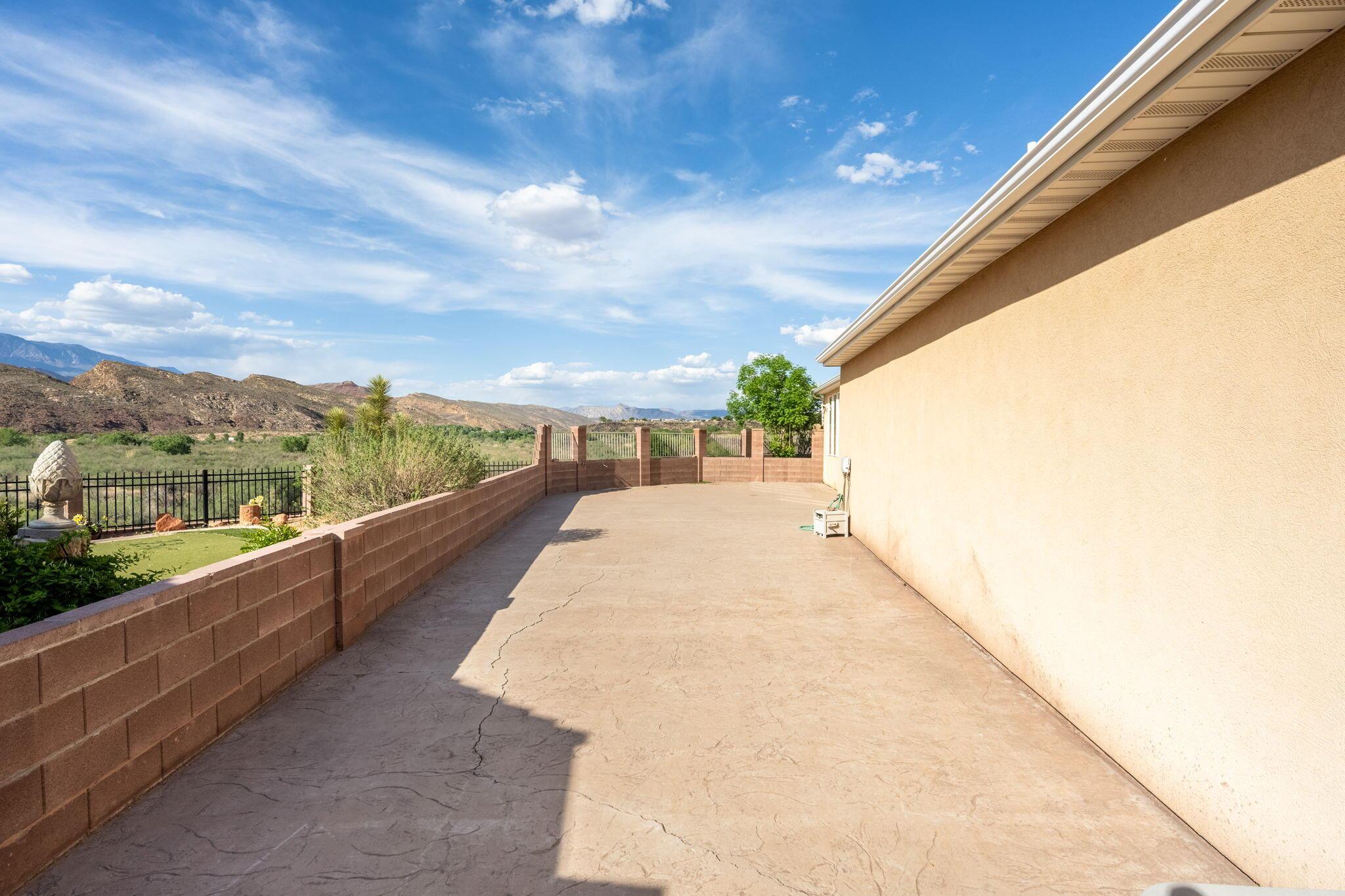 Hurricane, Utah, 84737, United States, 2 Bedrooms Bedrooms, ,3 BathroomsBathrooms,Residential,For Sale,1842468