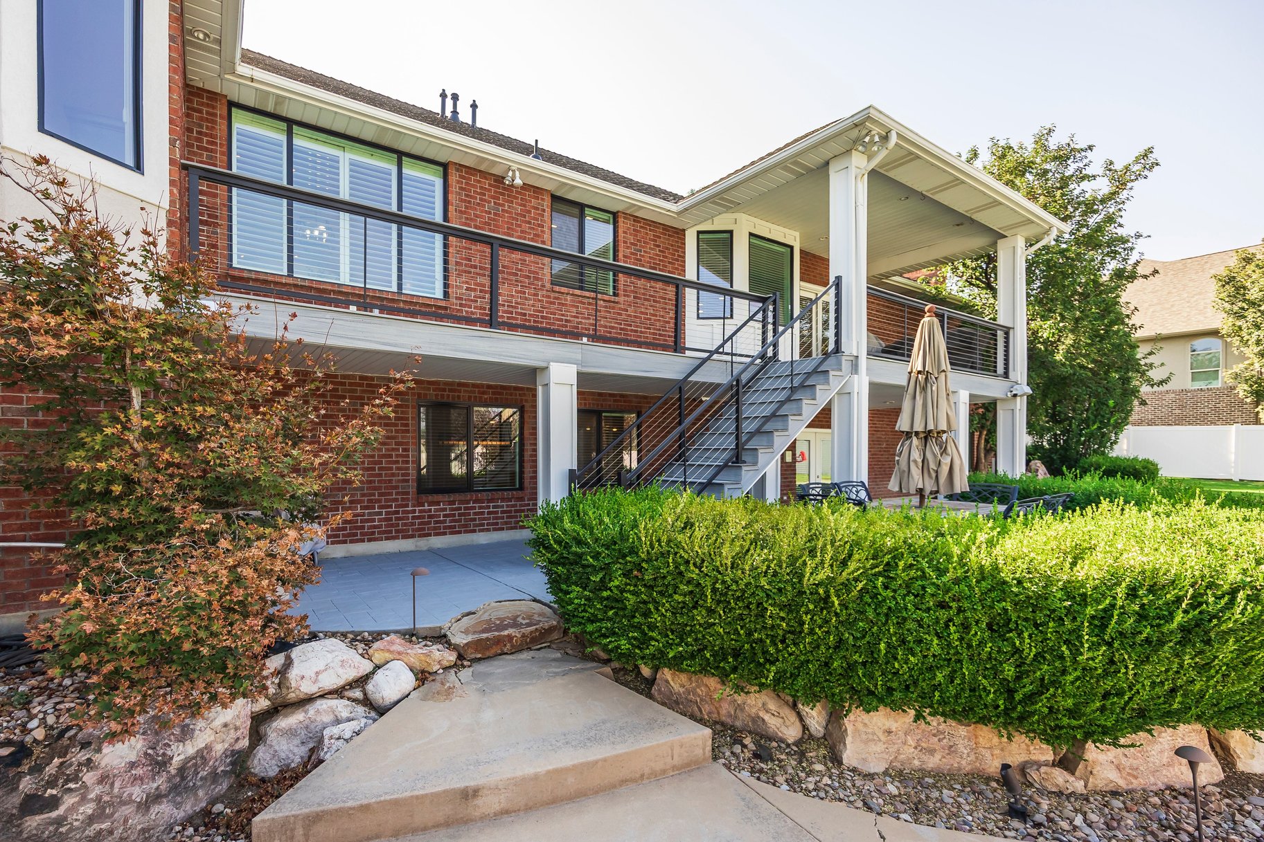  Timeless Draper Brick Rambler with 4-Car Garage and Saltwater Pool - 物件實景