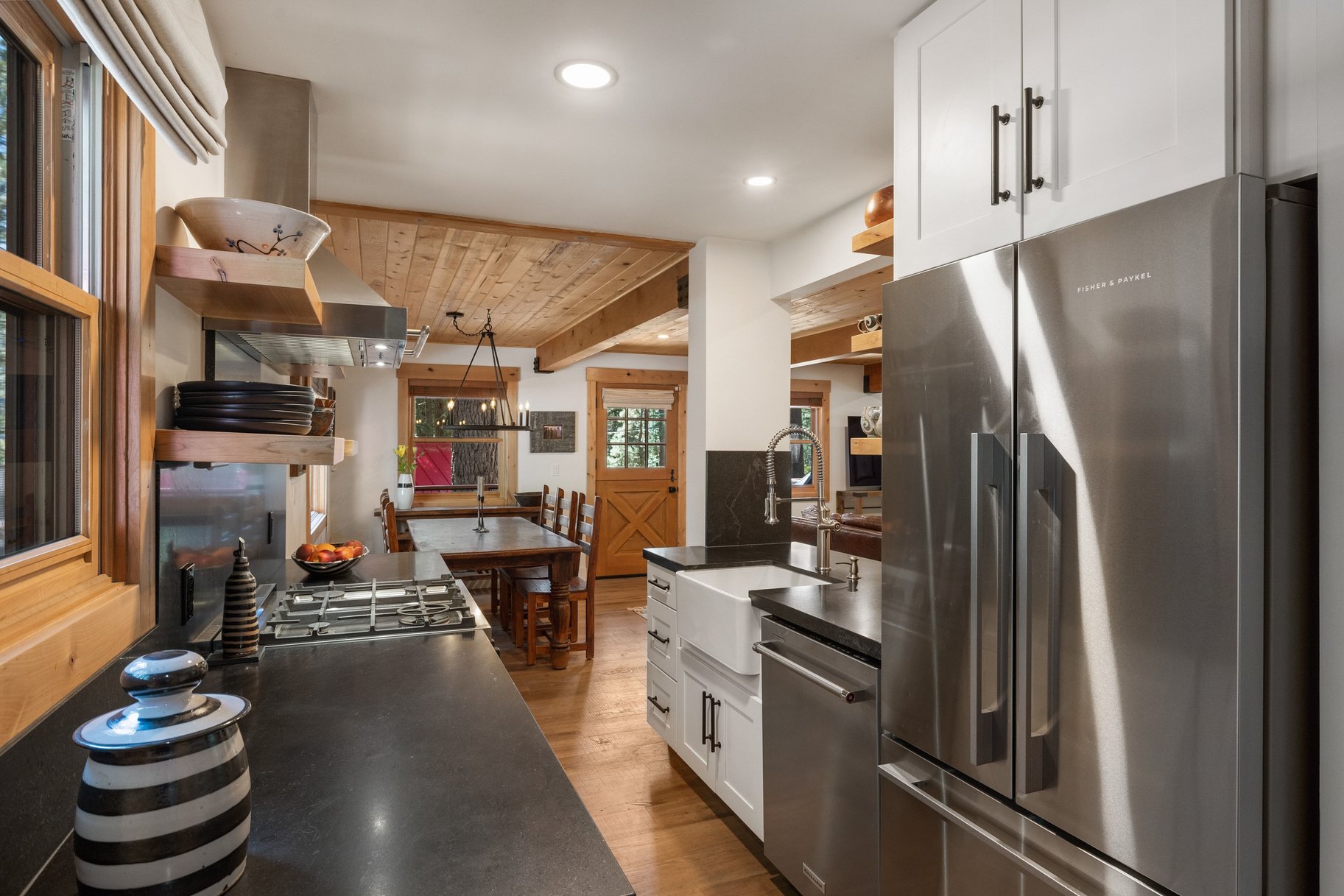  Rare Donner Tract home with private beach and pier access. - 物件實景