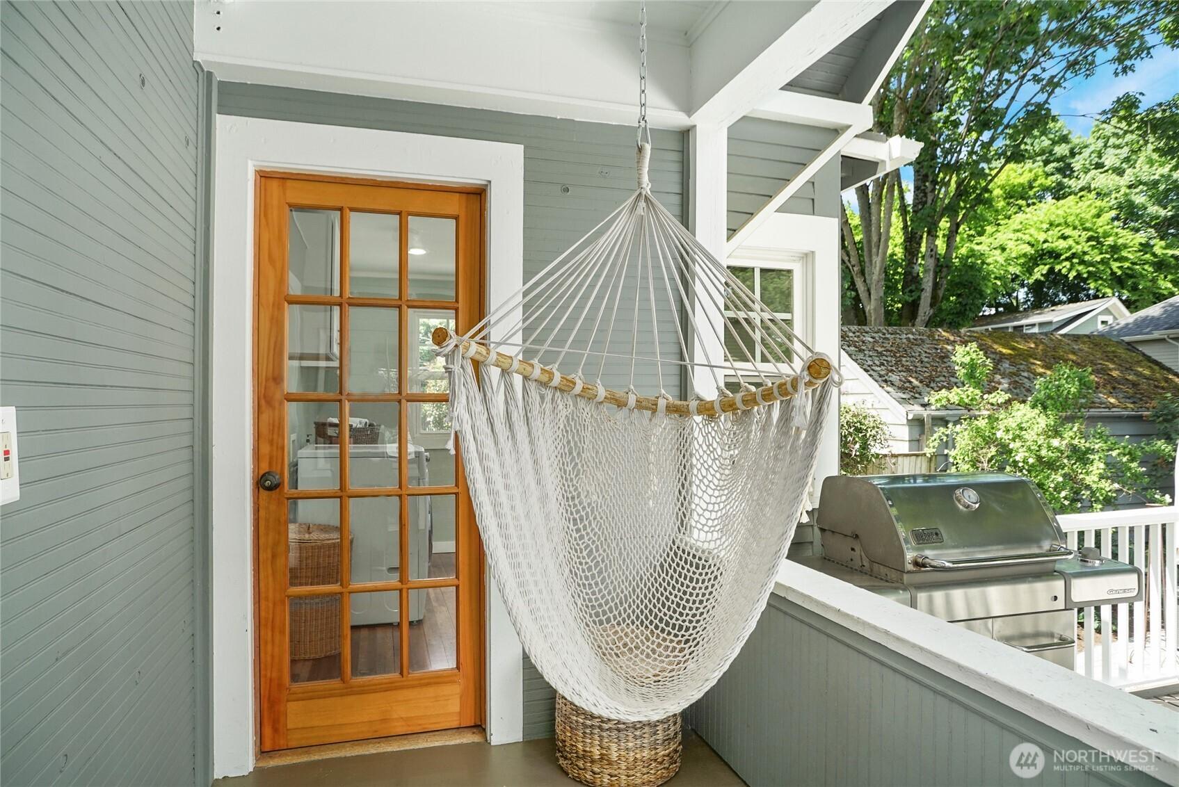 SEATTLE, Washington, 98103, United States, 4 Bedrooms Bedrooms, ,2 BathroomsBathrooms,Residential,For Sale,1874461