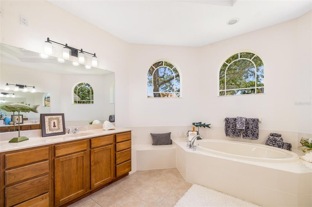 University Park, Florida, 34201, United States, 4 Bedrooms Bedrooms, ,4 BathroomsBathrooms,Residential,For Sale,1876189