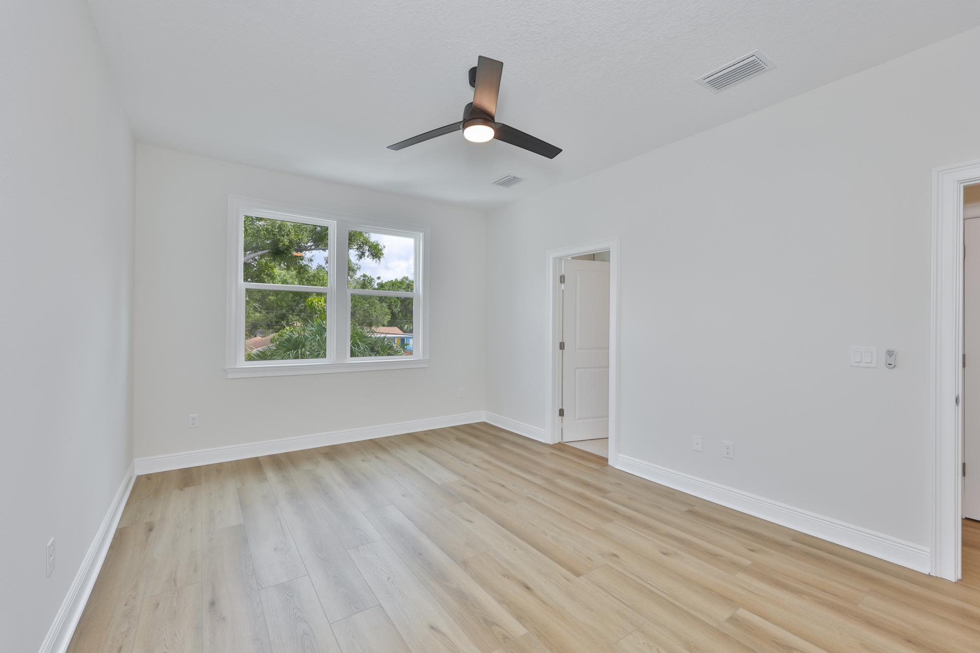 Tampa, Florida, 33607, United States, 3 Bedrooms Bedrooms, ,3 BathroomsBathrooms,Residential,For Sale,2049201