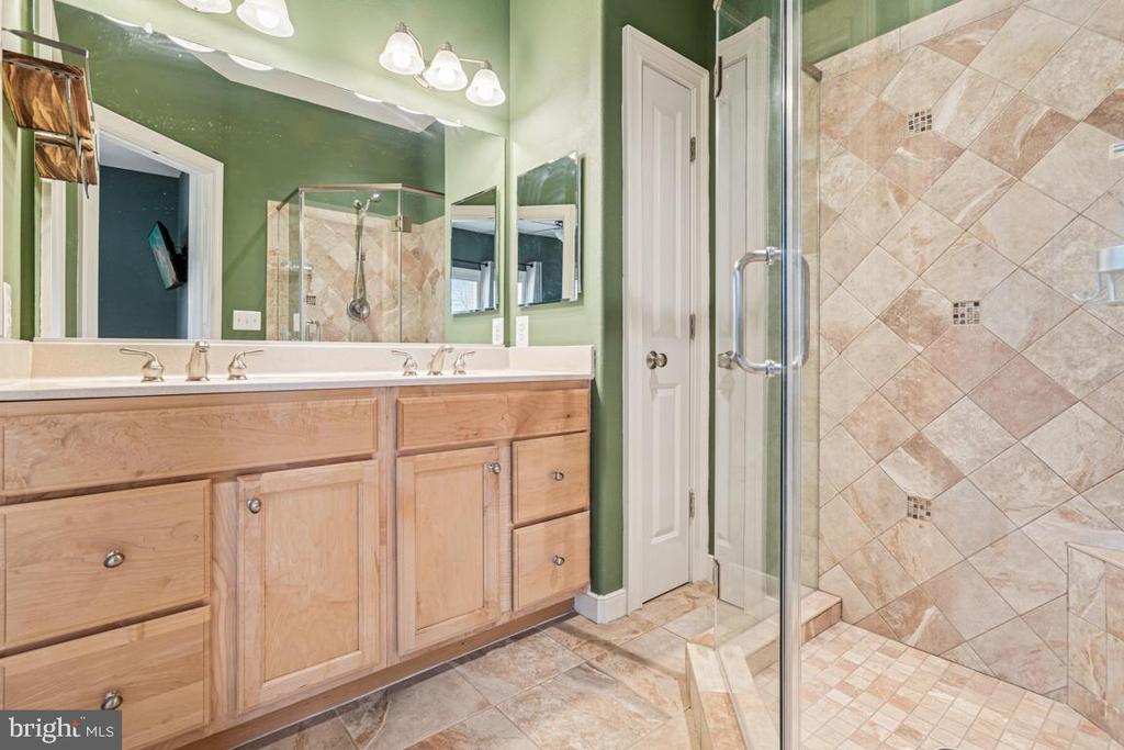 Hillsboro, Virginia, 20132, United States, 2 Bedrooms Bedrooms, ,2 BathroomsBathrooms,Residential,For Sale,1798286