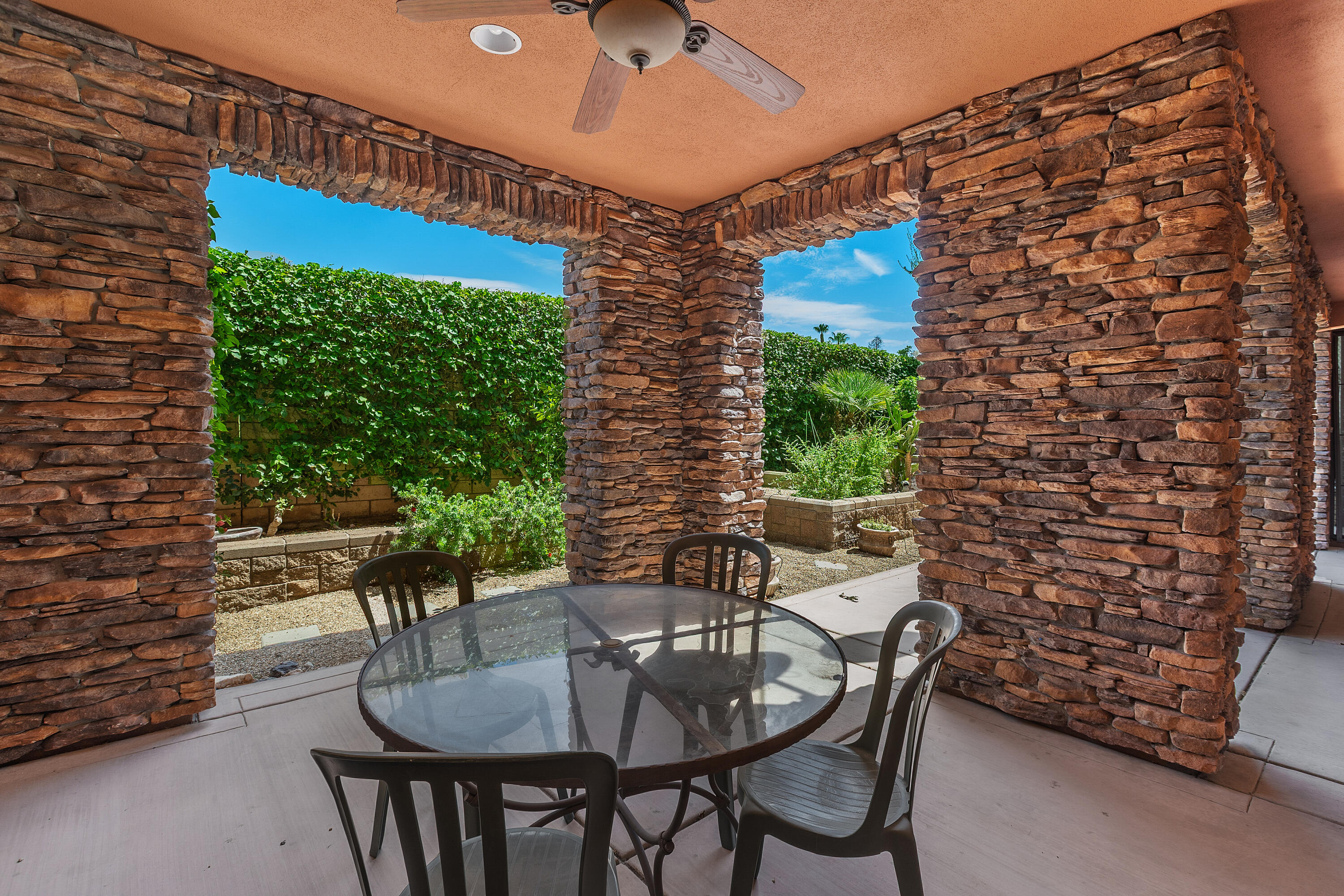 Palm Desert, California, 92260, United States, 2 Bedrooms Bedrooms, ,2 BathroomsBathrooms,Residential,For Sale,1891148